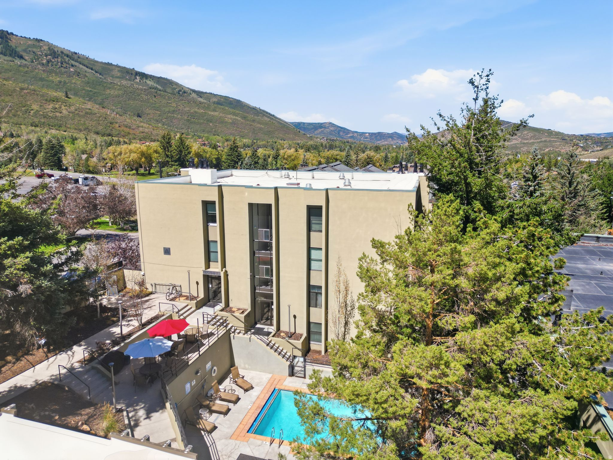 1482 EMPIRE AVE #307