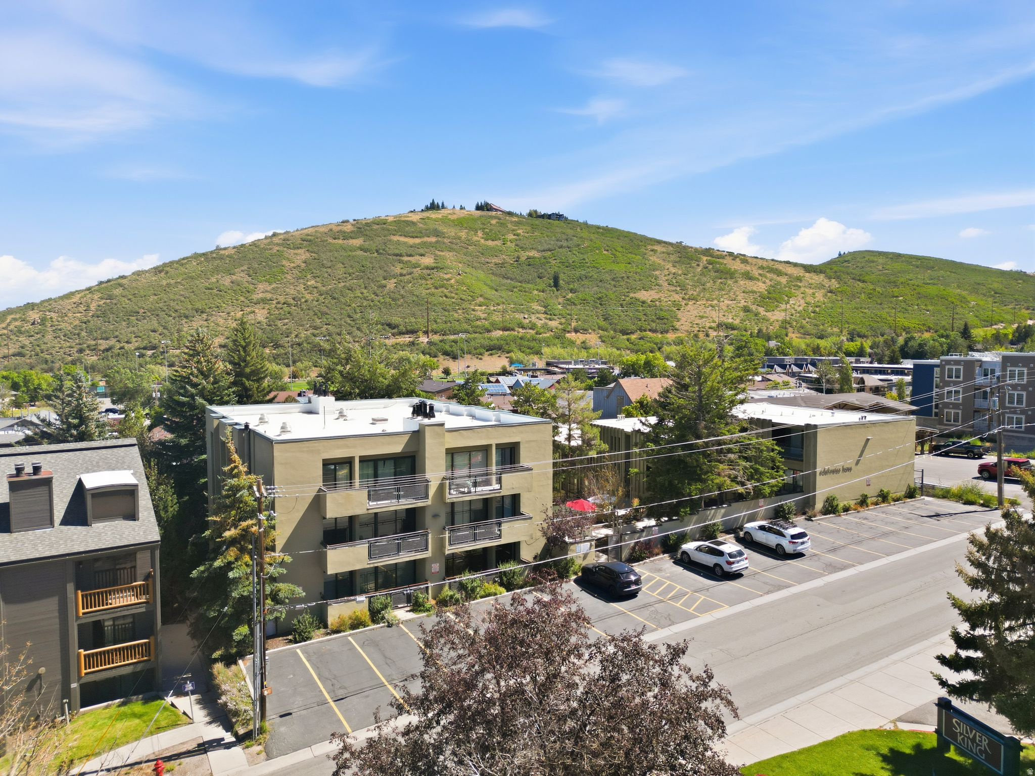1482 EMPIRE AVE #307