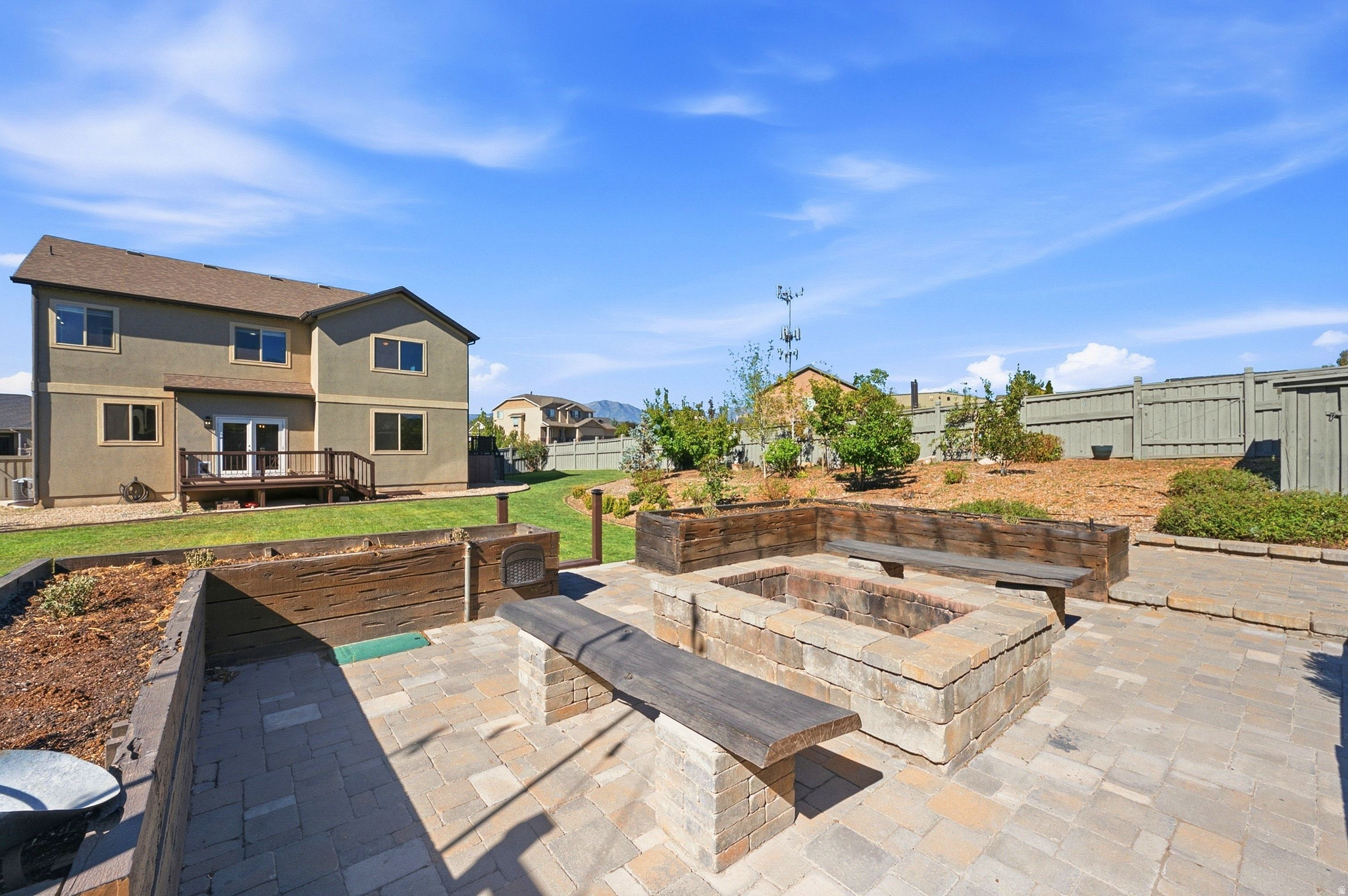 9022 N SUFFOLK LN