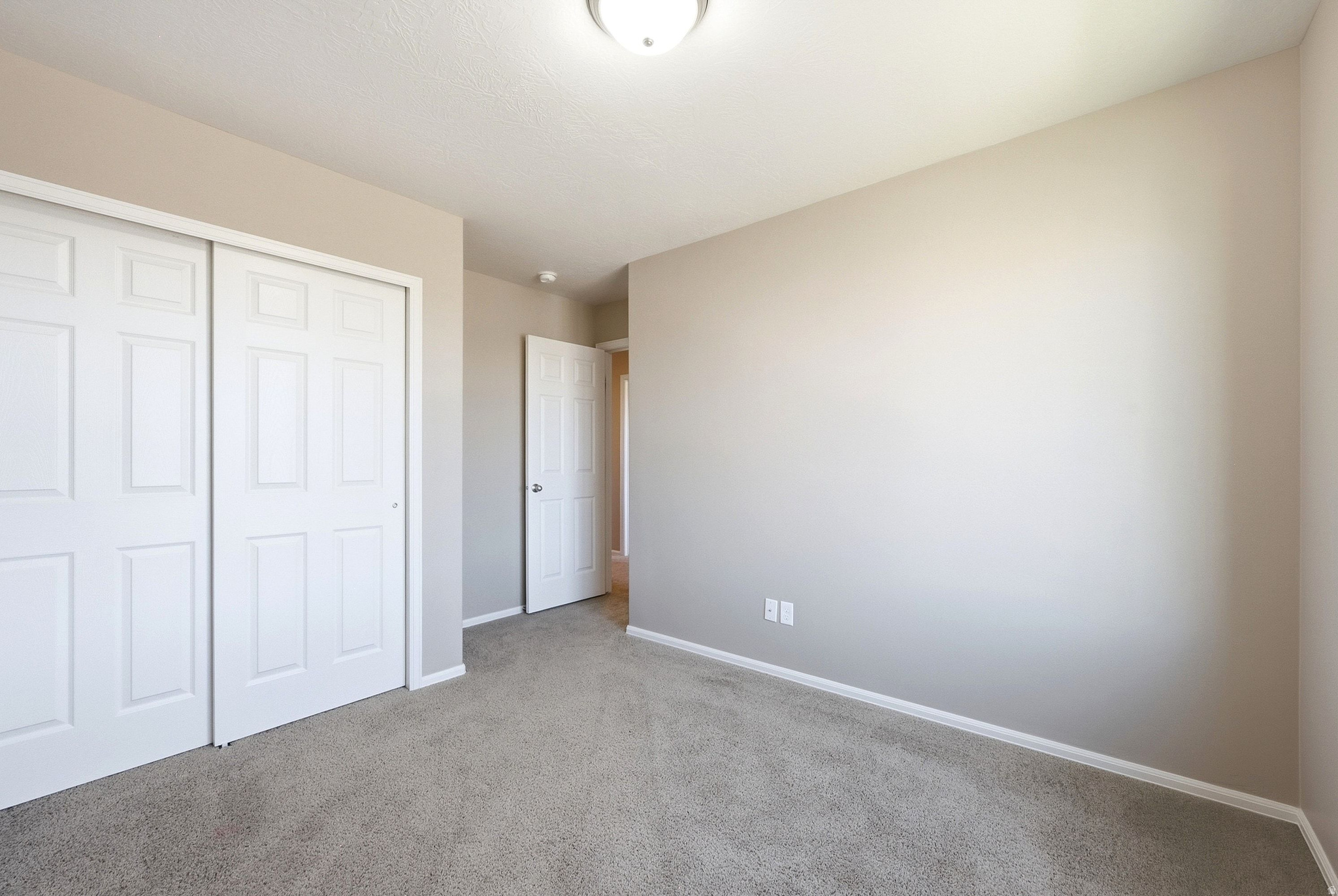 9022 N SUFFOLK LN