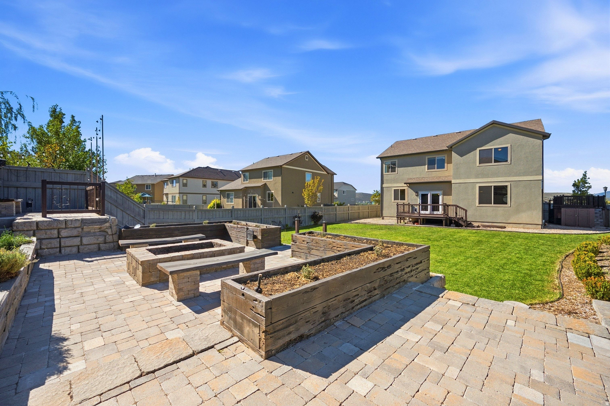 9022 N SUFFOLK LN