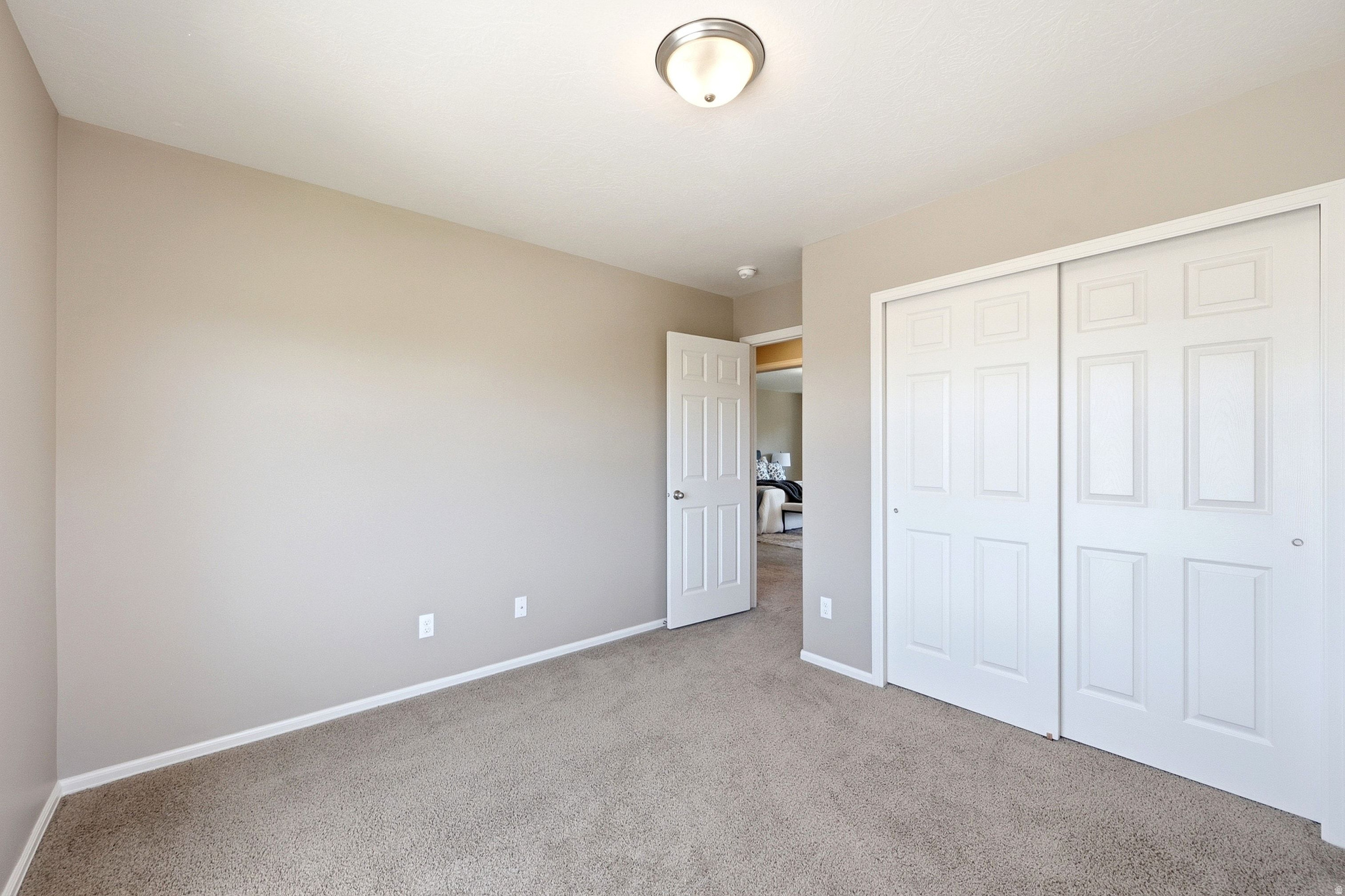 9022 N SUFFOLK LN