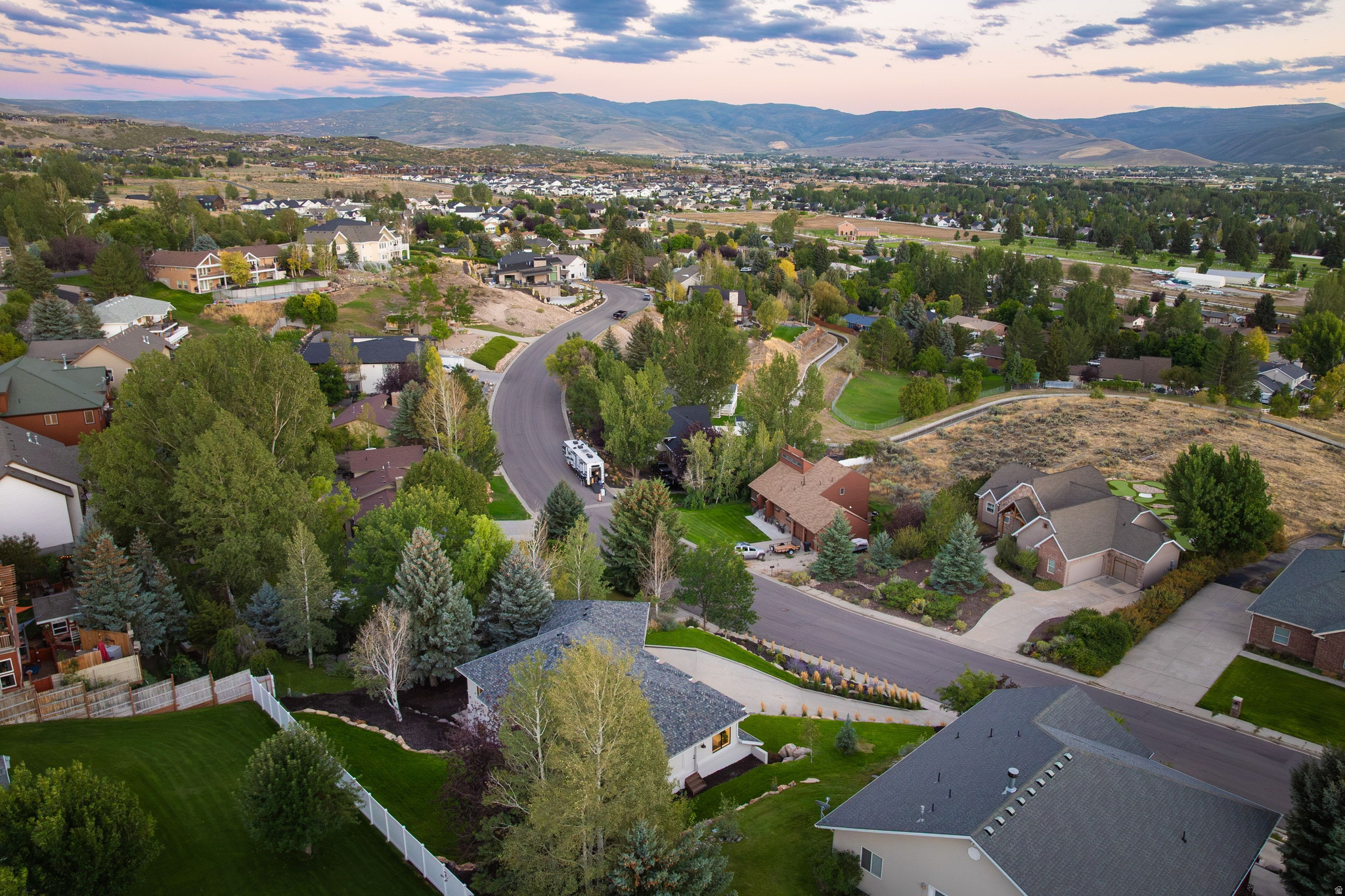 531 E VALLEY DR