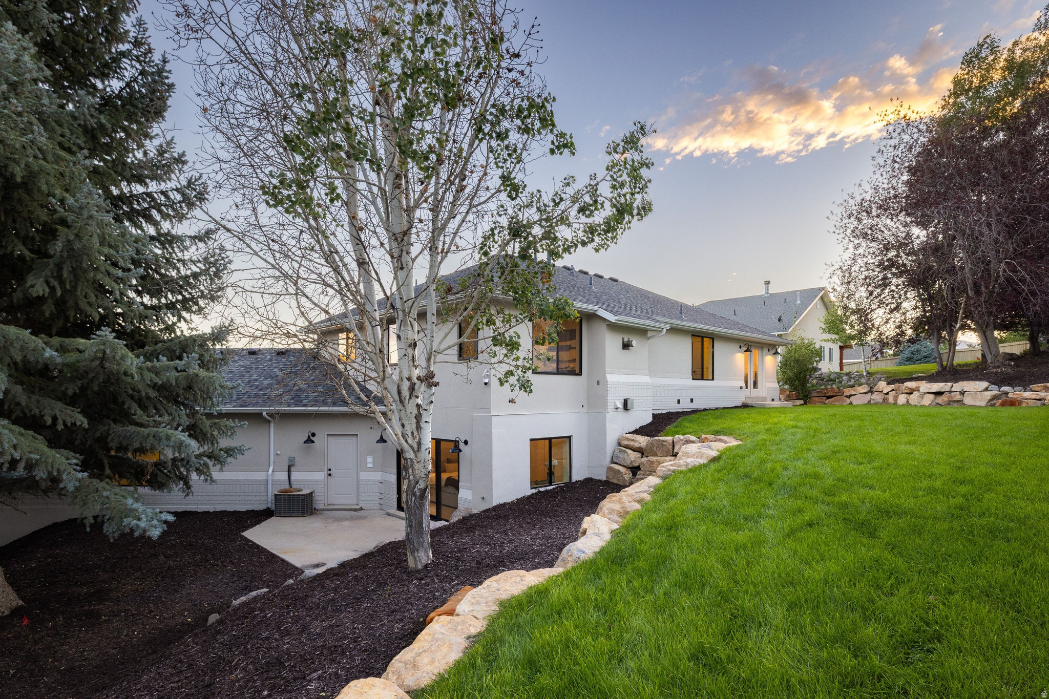 531 E VALLEY DR