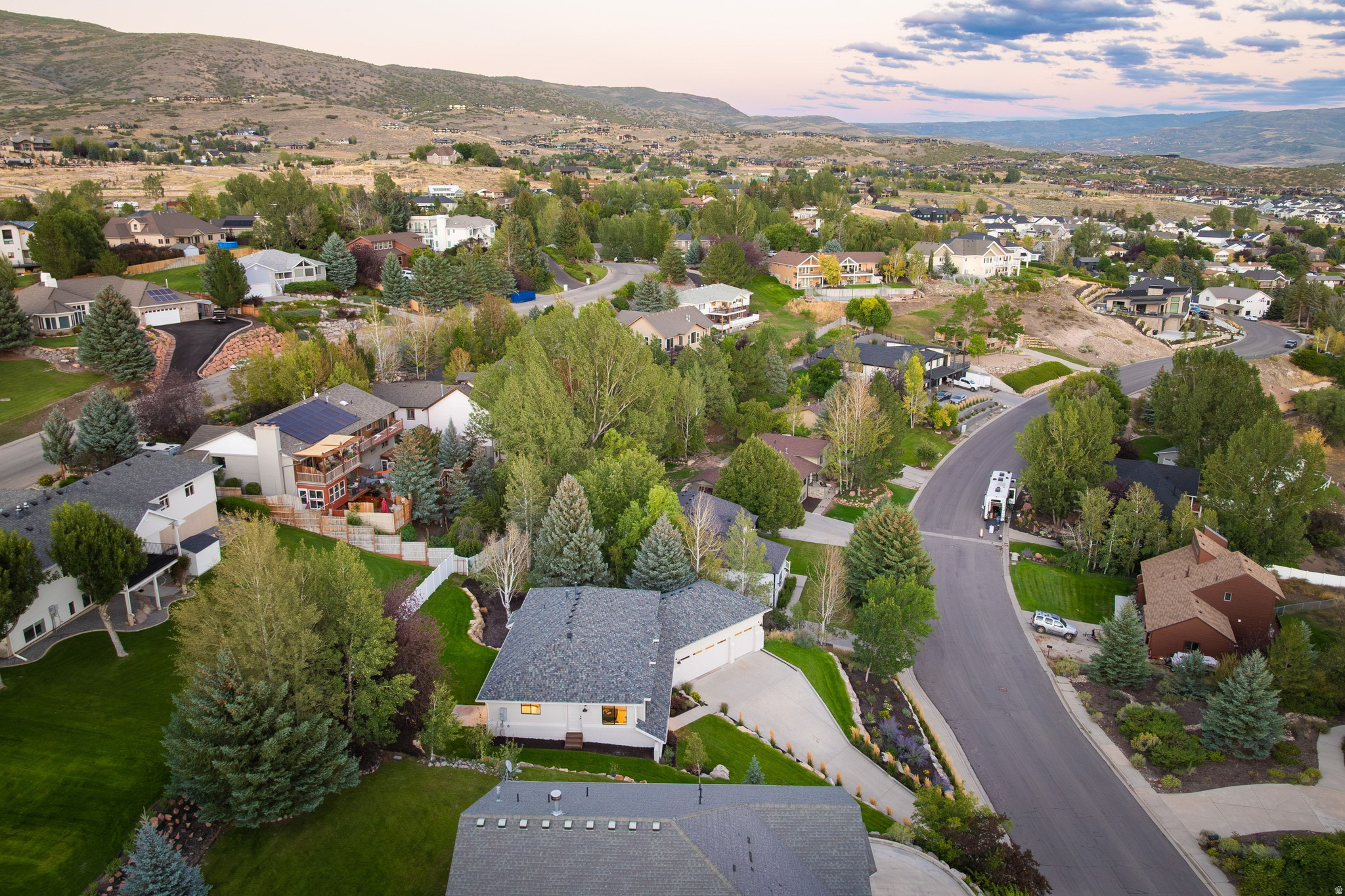 531 E VALLEY DR