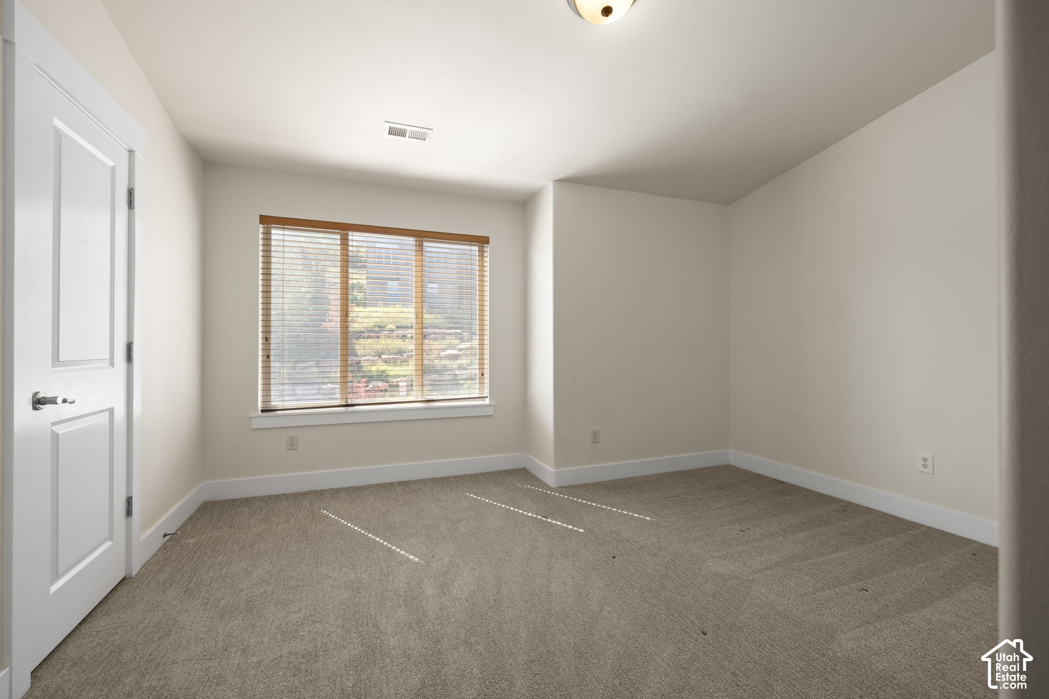 5440 LUGE LN