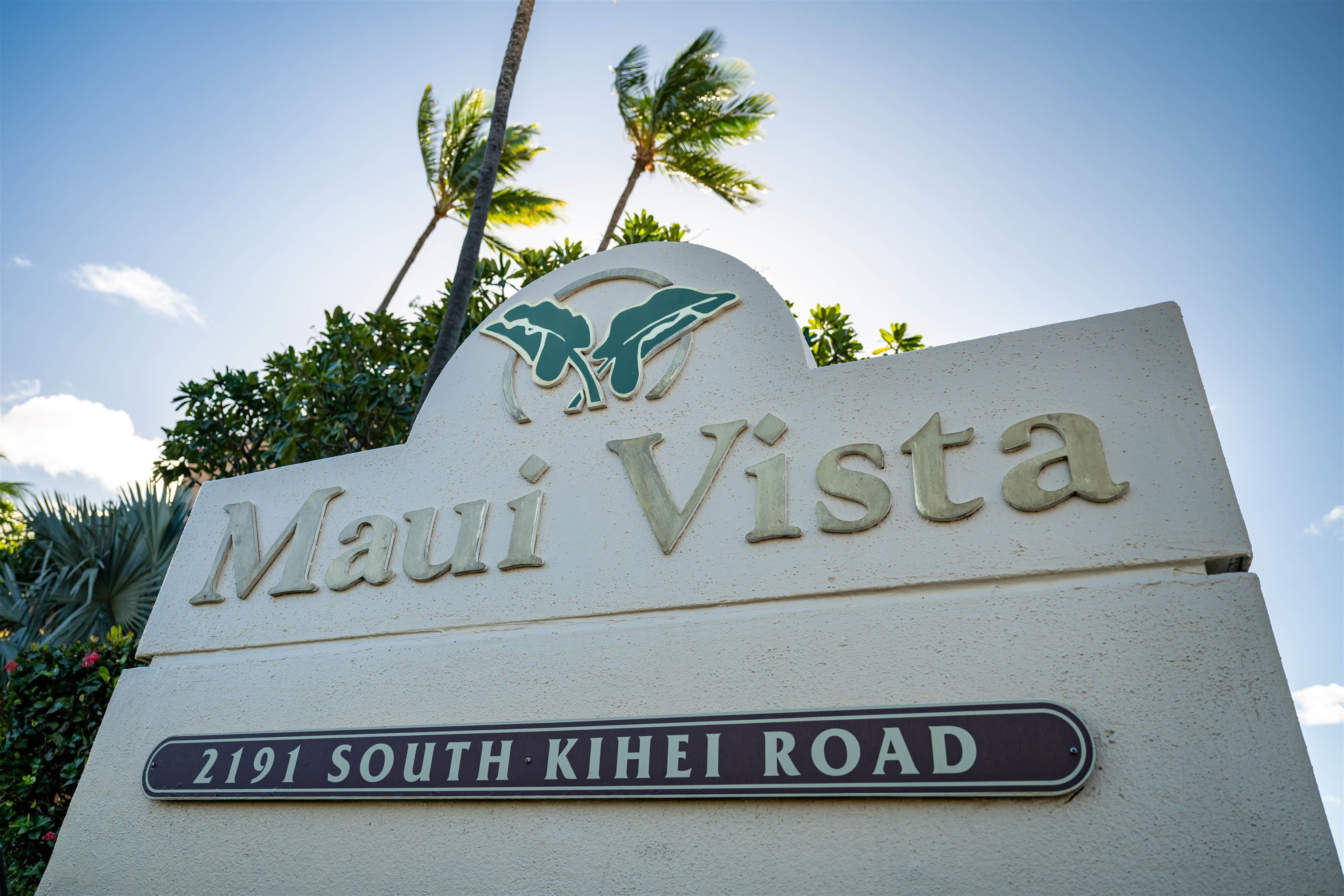 Maui Vista entrance sign at 2191 South Kihei Road, framed by palm trees.