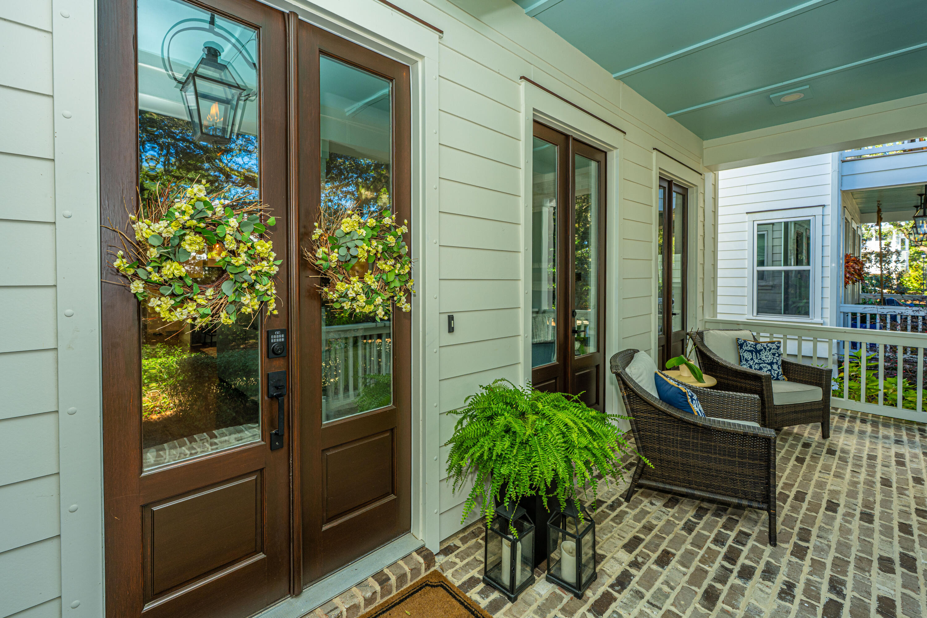 1054 Avenue Of Oaks
