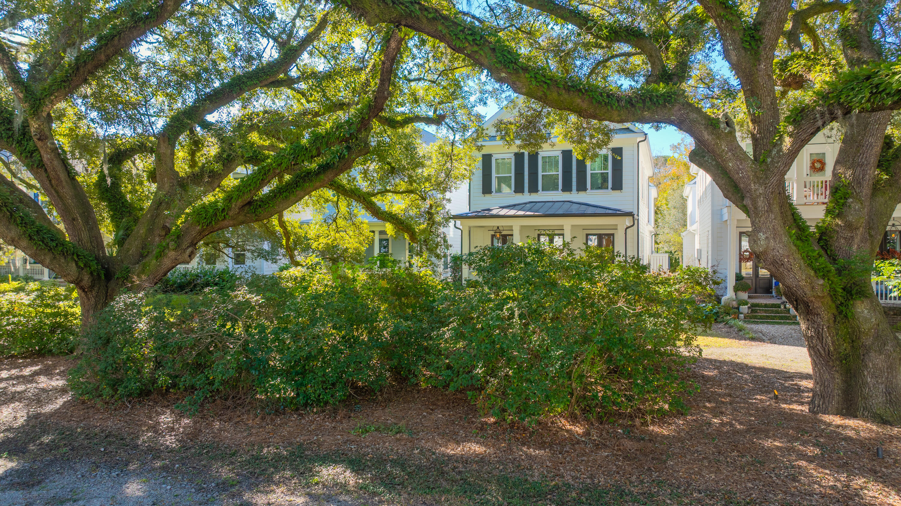 1054 Avenue Of Oaks