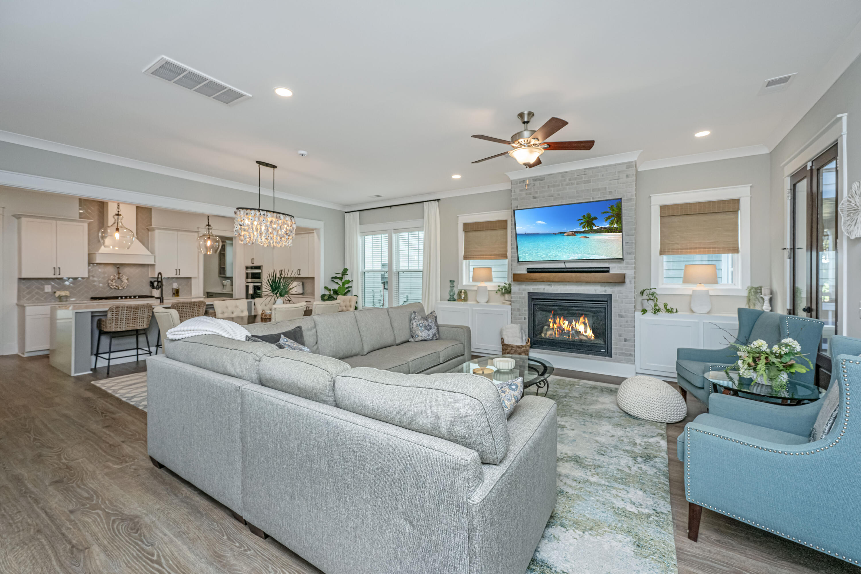 1054 Avenue Of Oaks