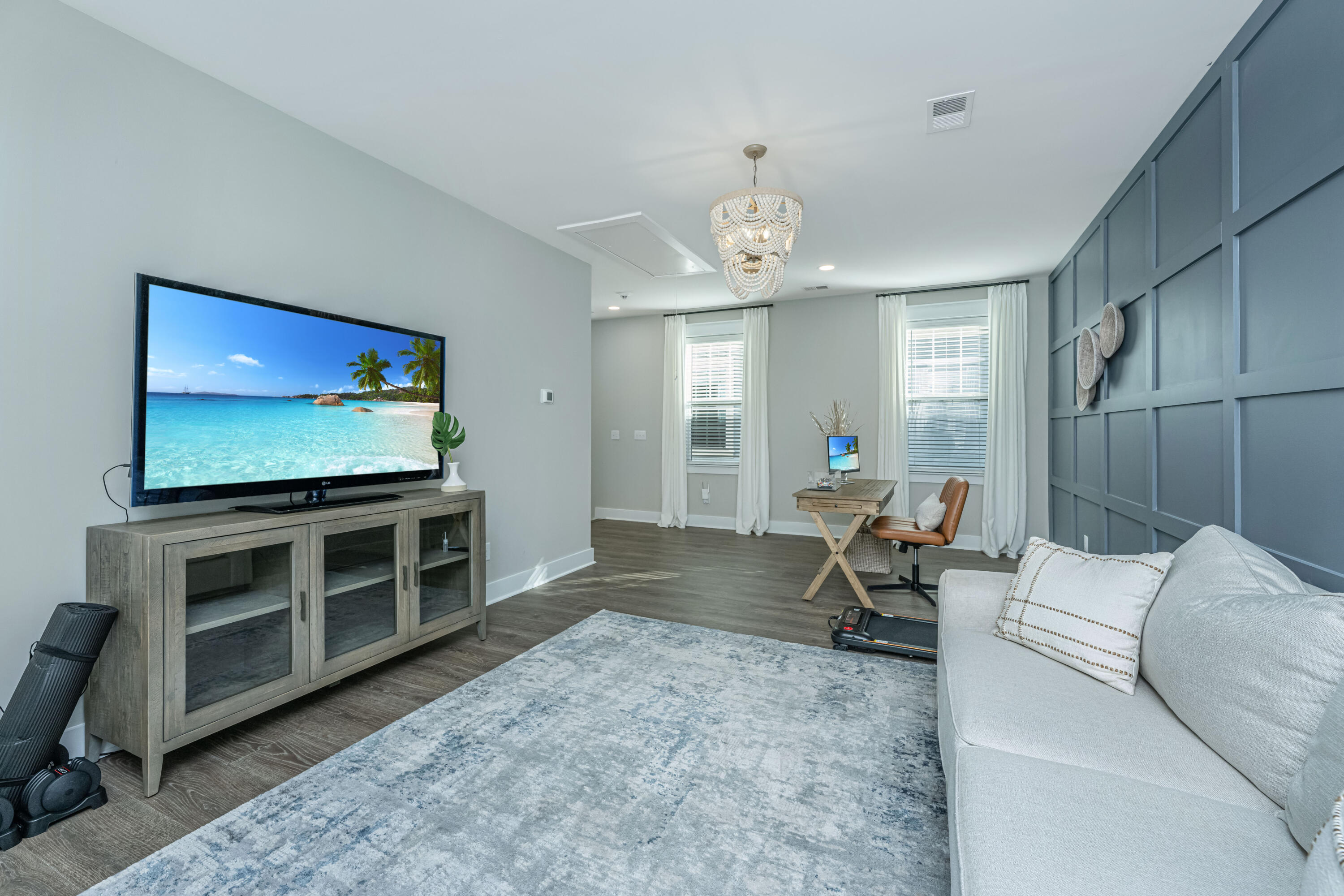 1054 Avenue Of Oaks