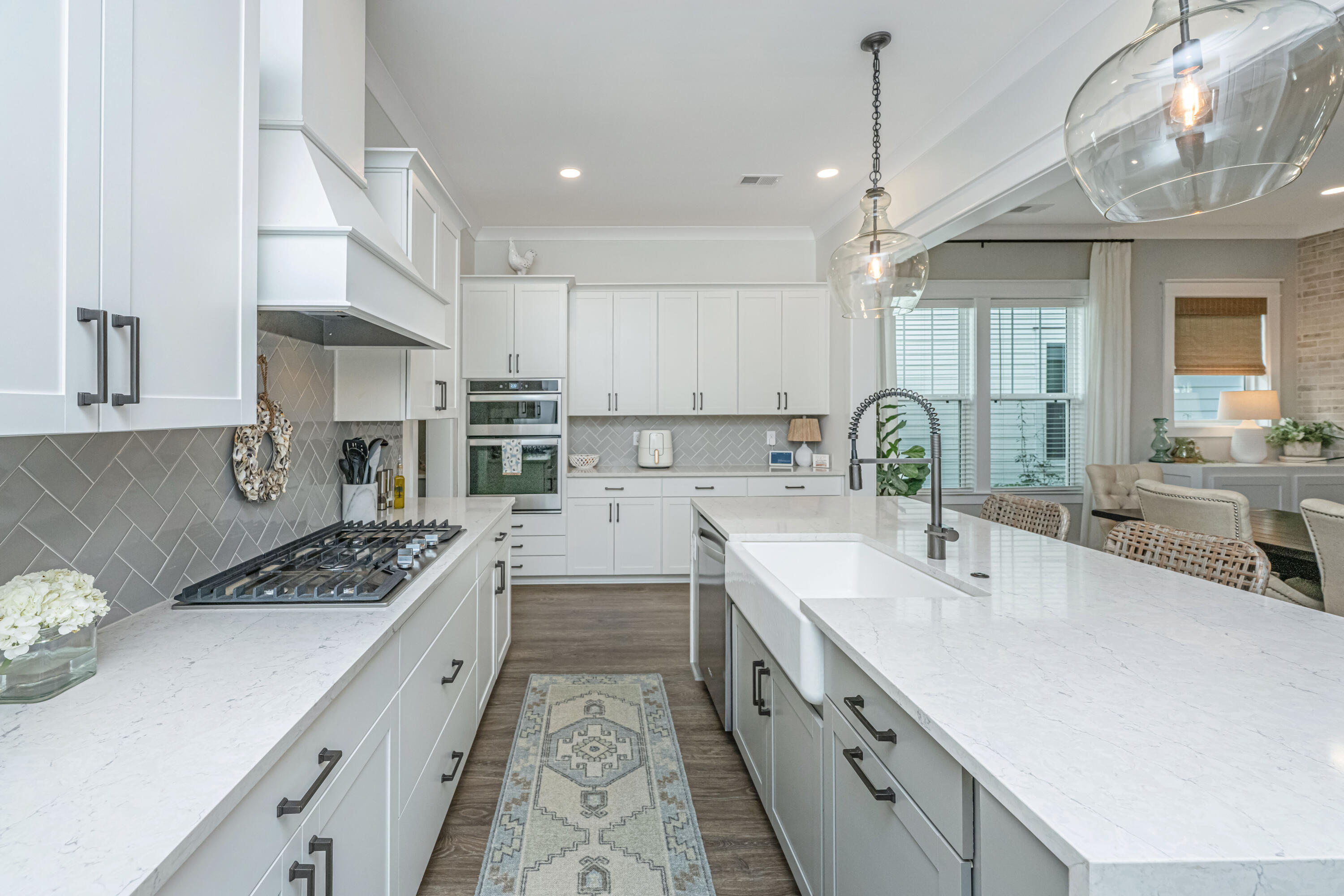1054 Avenue Of Oaks