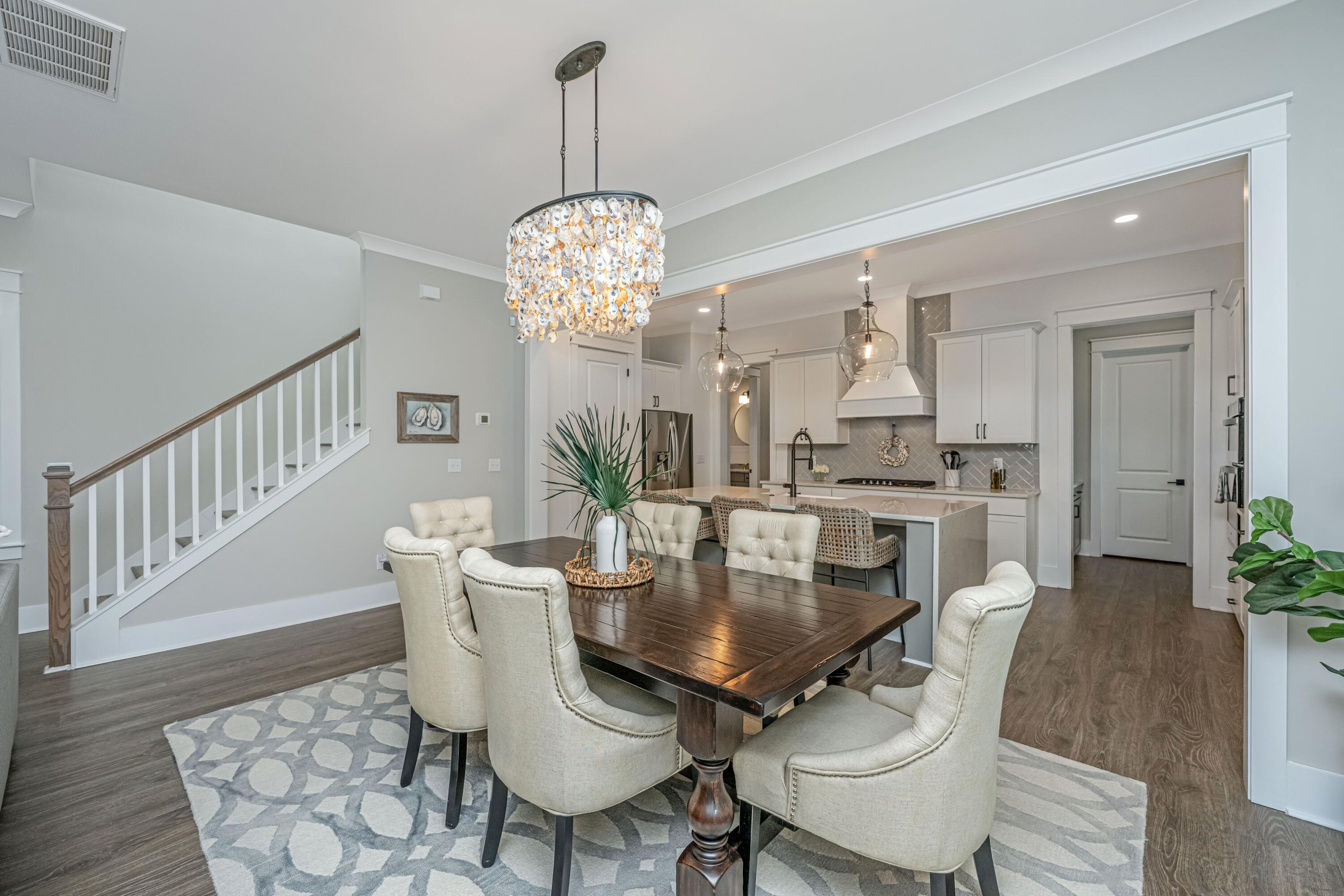 1054 Avenue Of Oaks