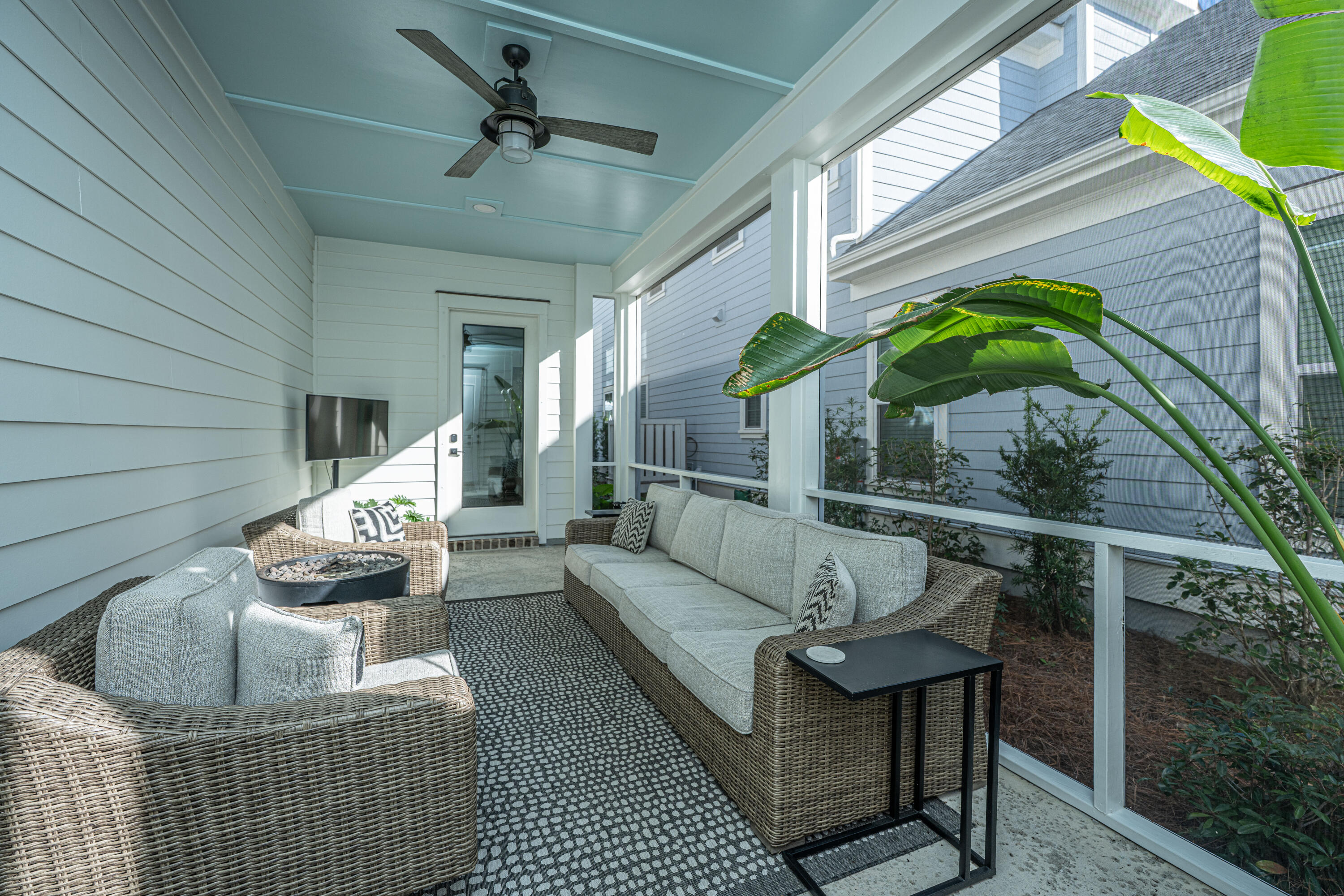 1054 Avenue Of Oaks