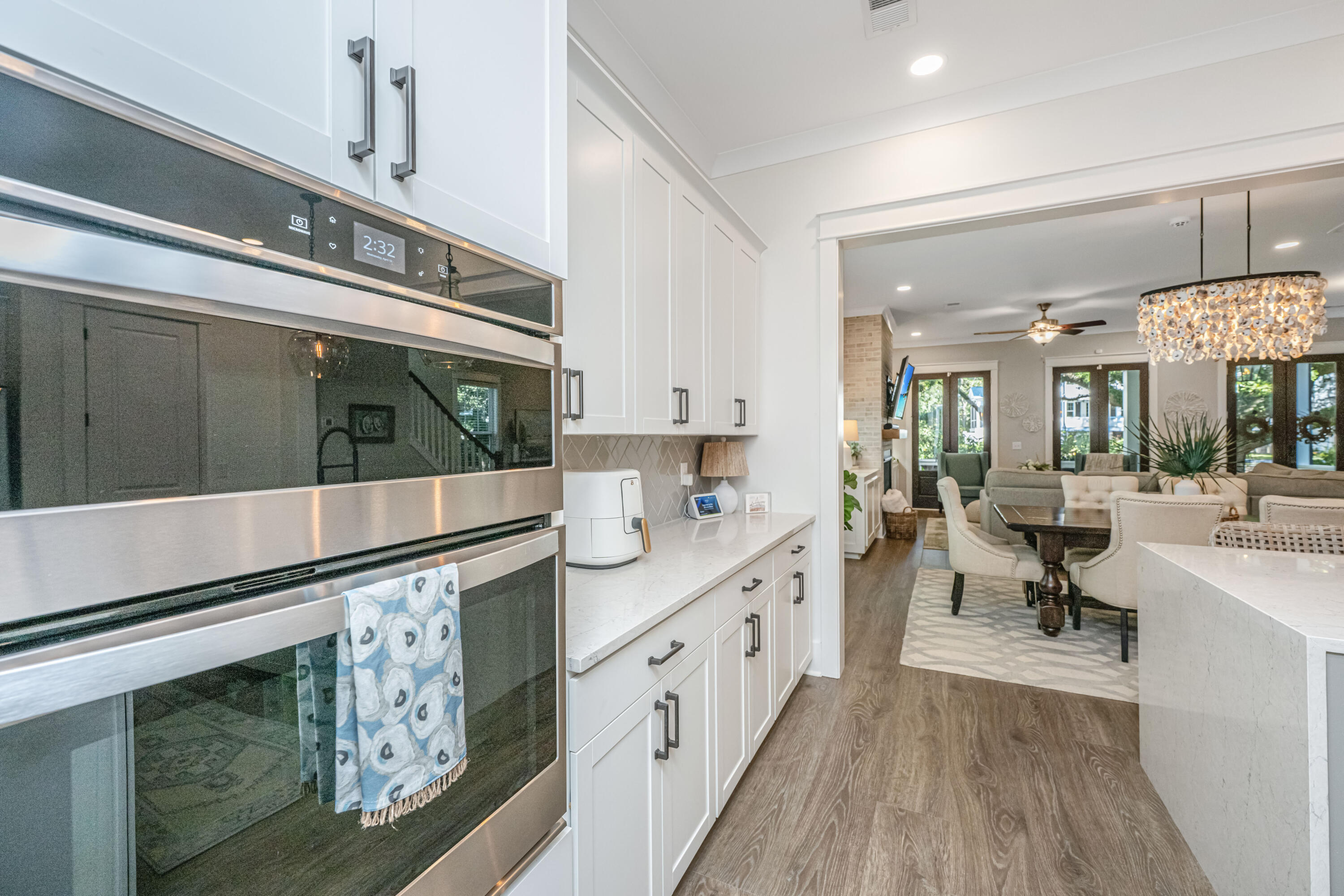 1054 Avenue Of Oaks