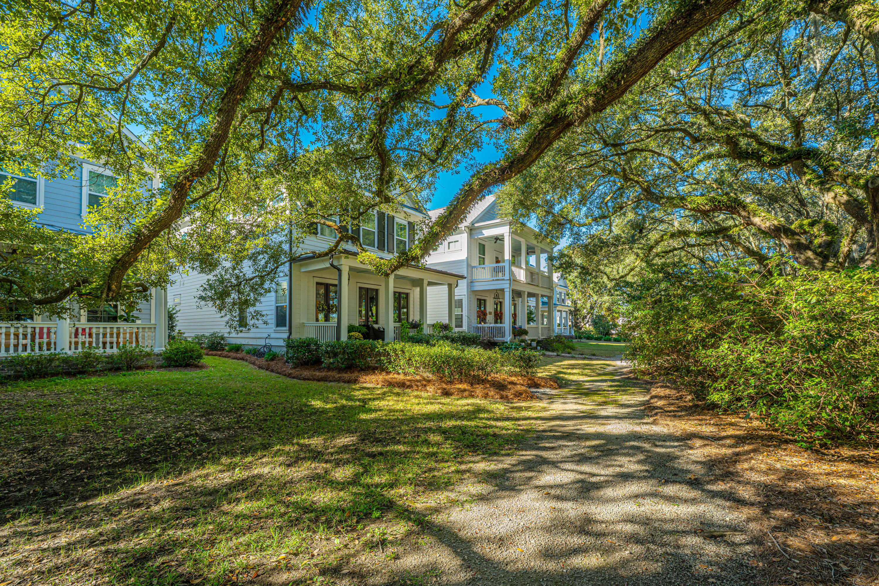 1054 Avenue Of Oaks