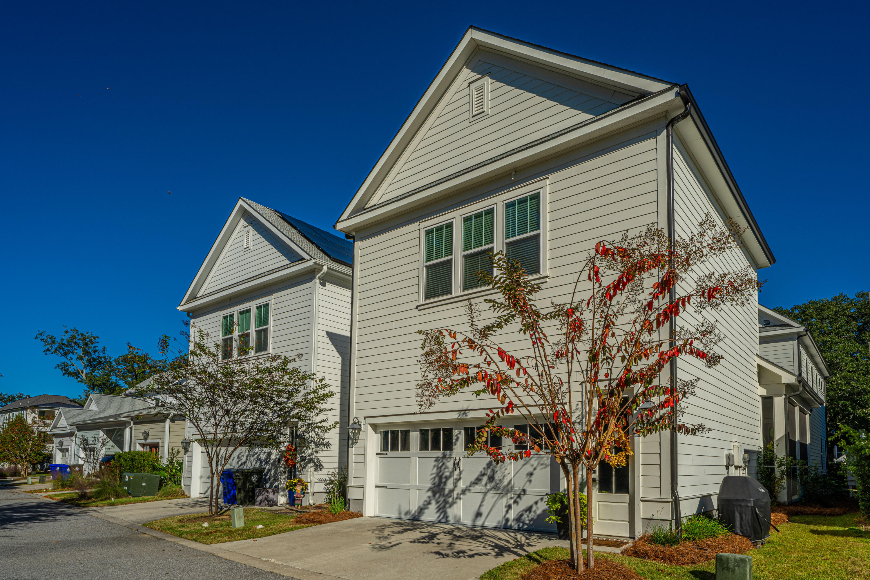 1054 Avenue Of Oaks