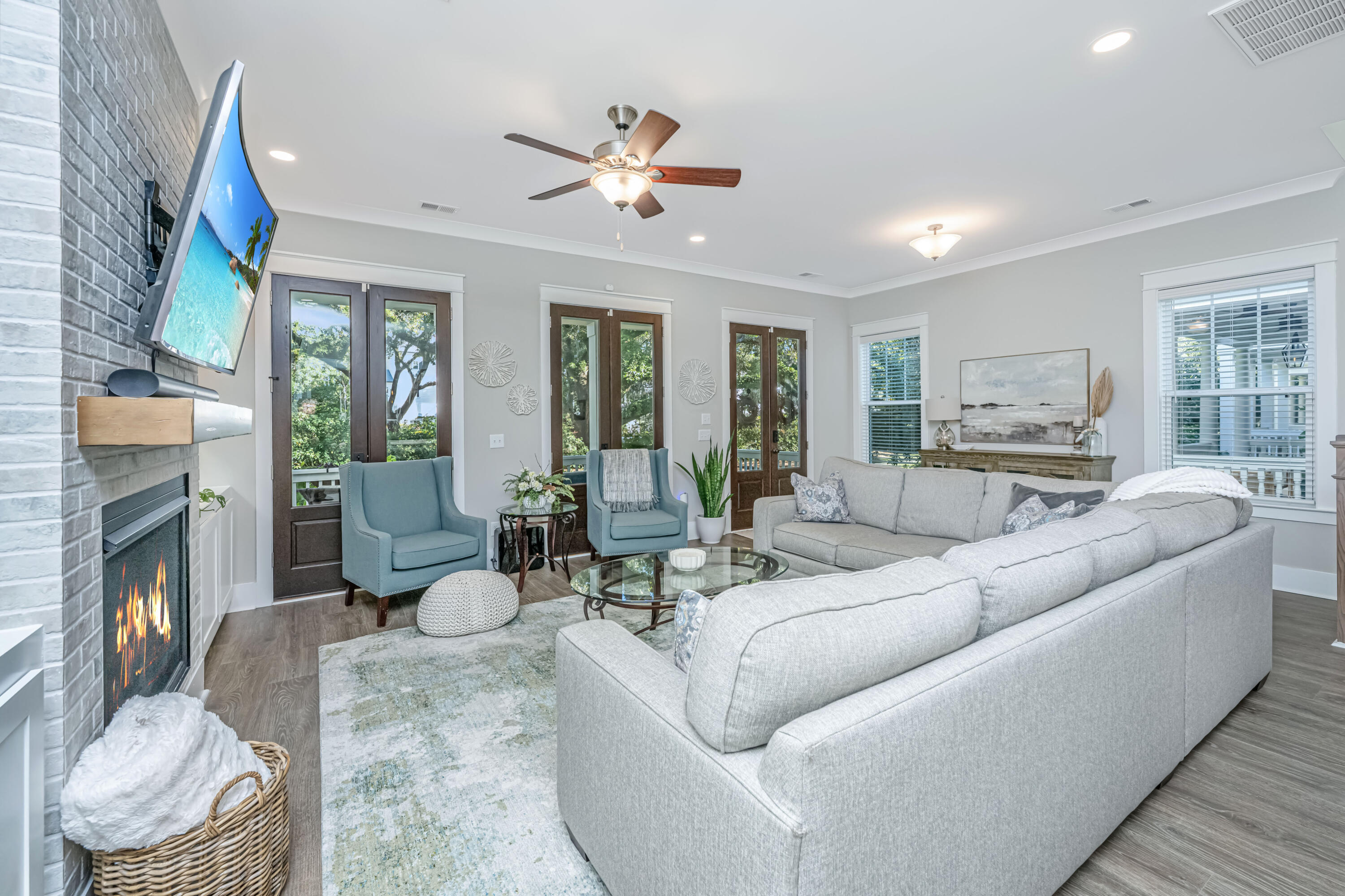 1054 Avenue Of Oaks