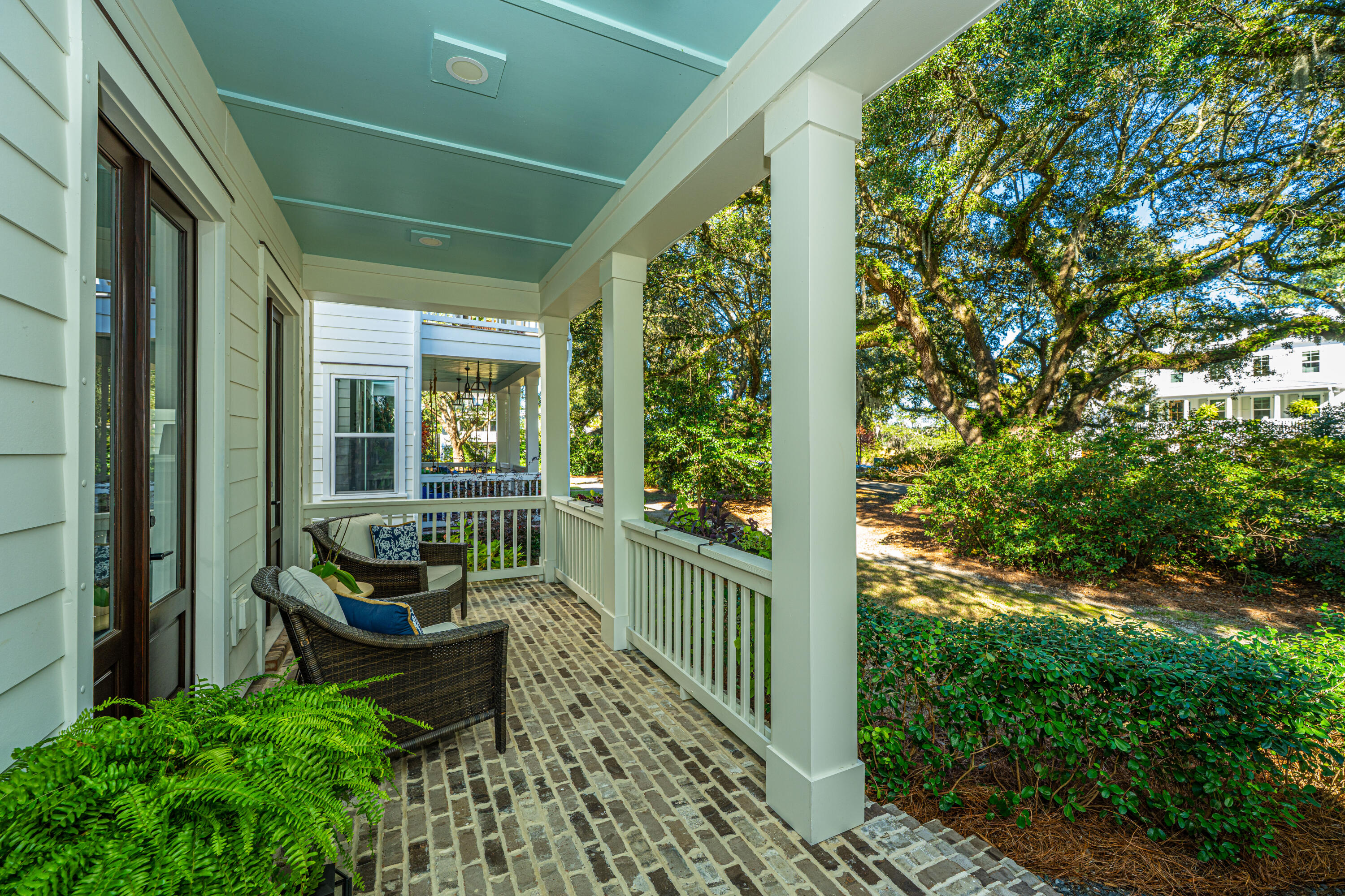 1054 Avenue Of Oaks