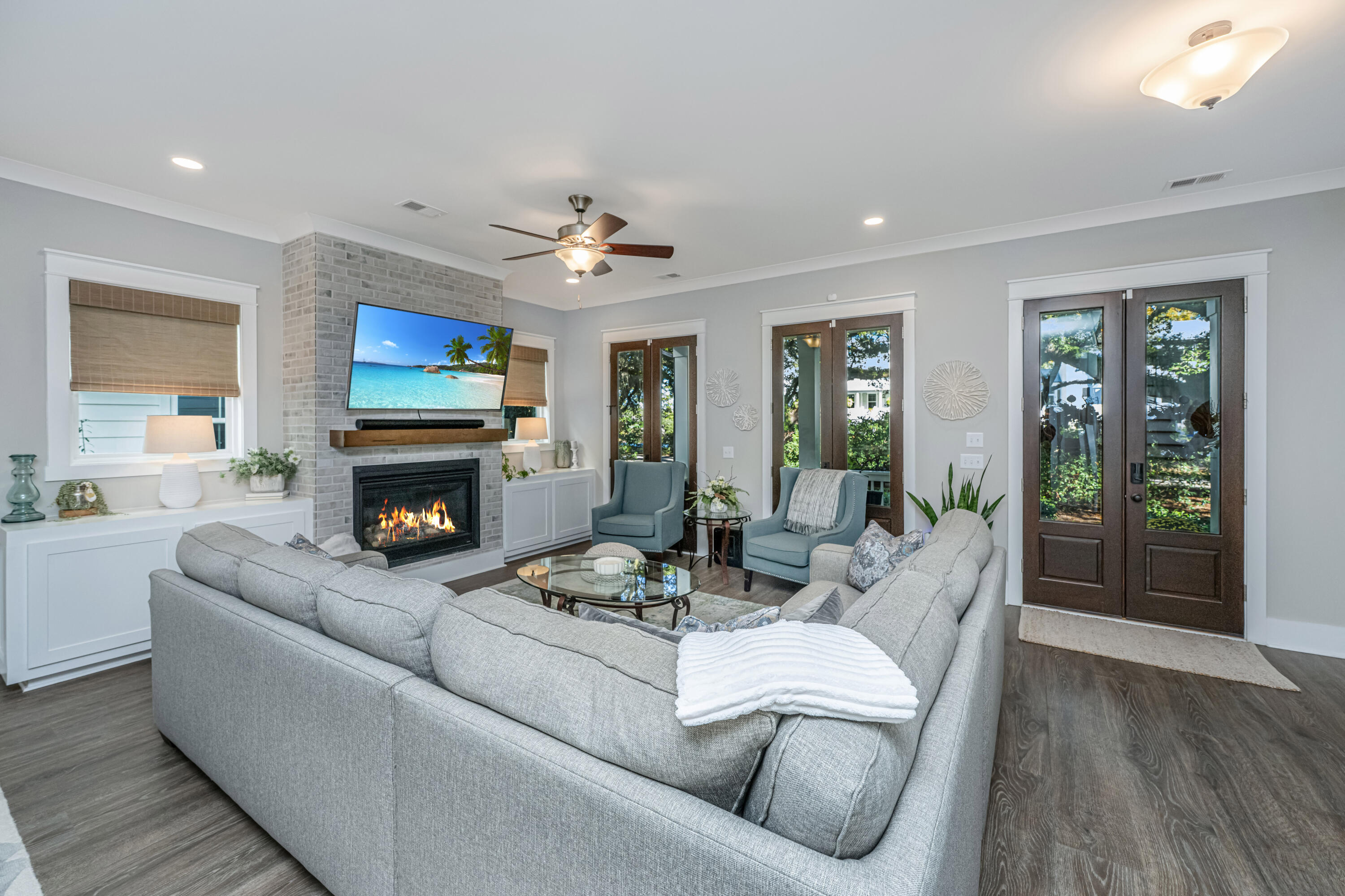 1054 Avenue Of Oaks