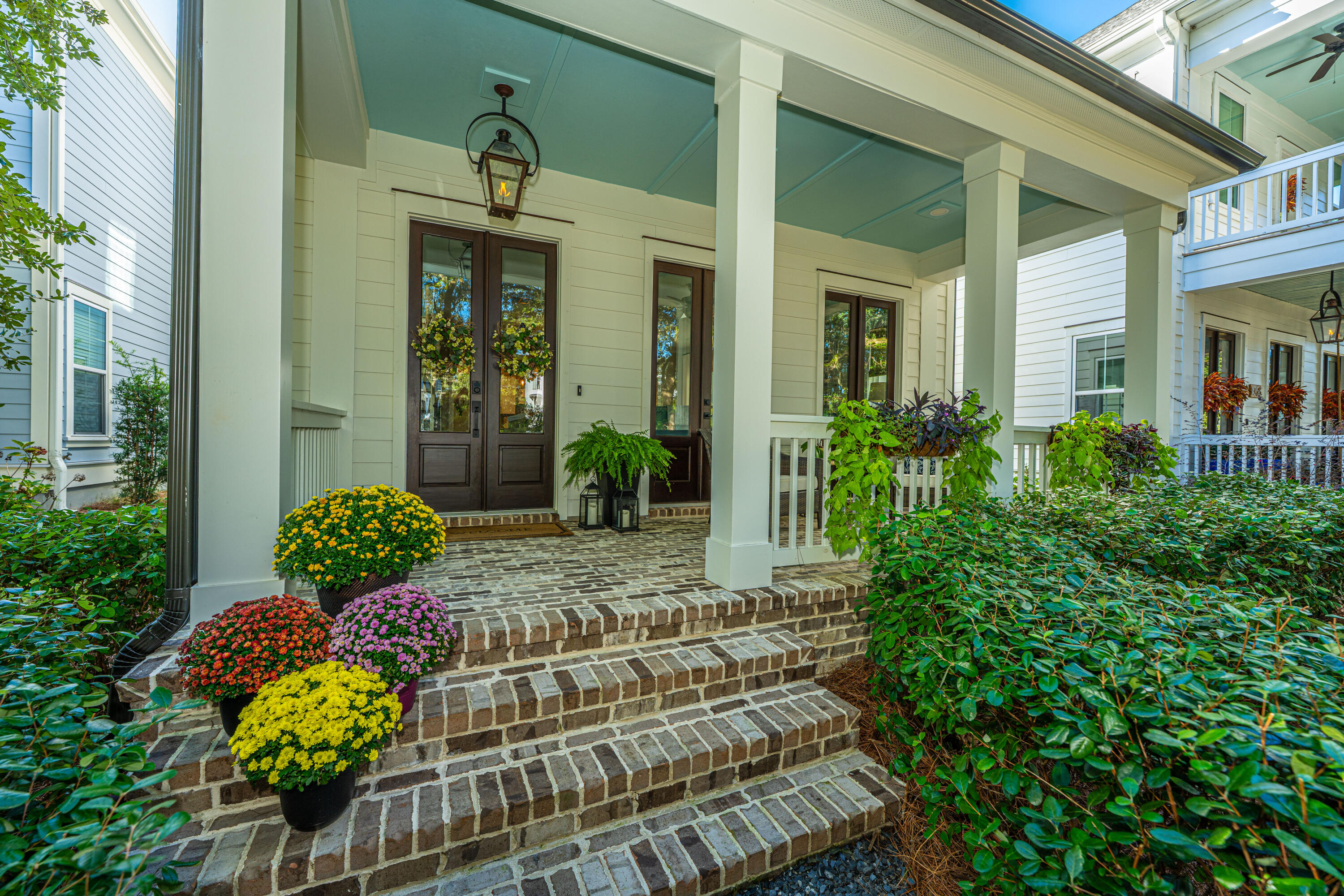 1054 Avenue Of Oaks