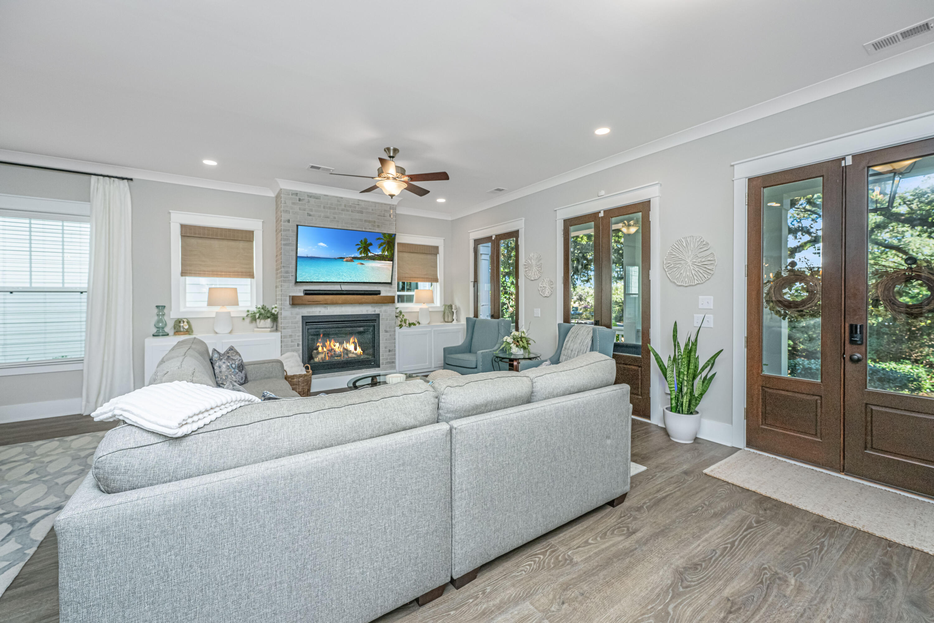 1054 Avenue Of Oaks
