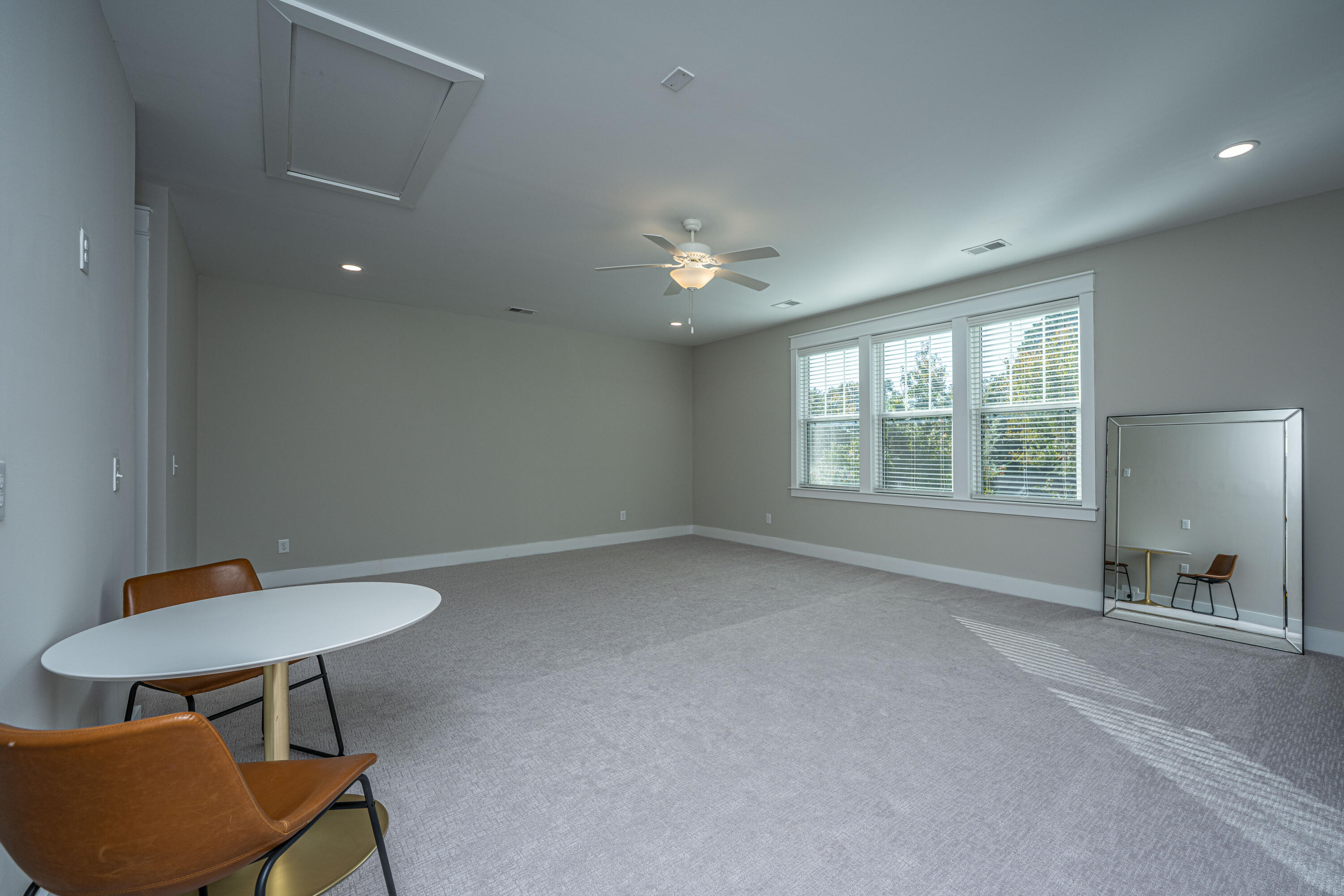 1054 Avenue Of Oaks