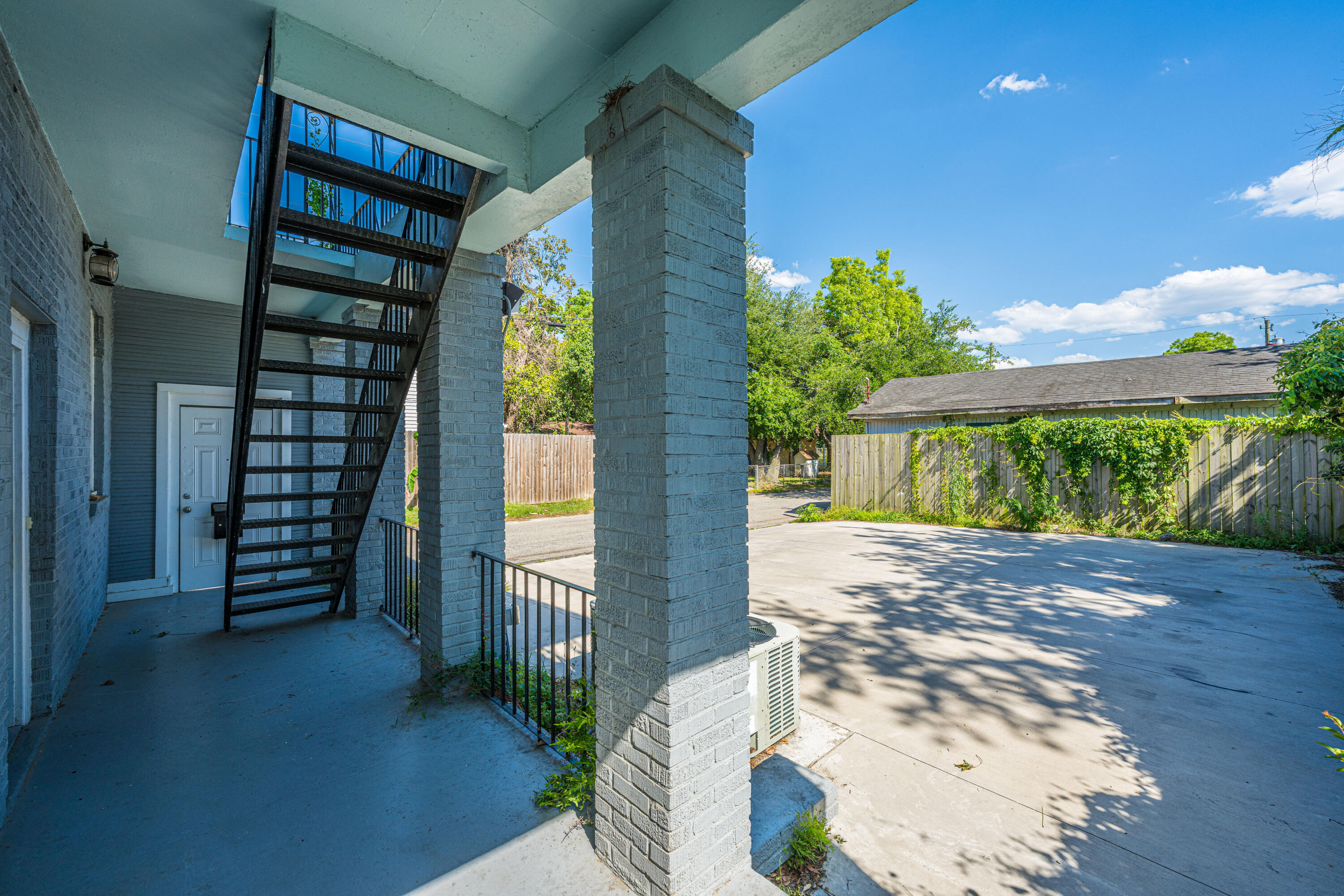 2001 Hugo Avenue # B Unit: A & B