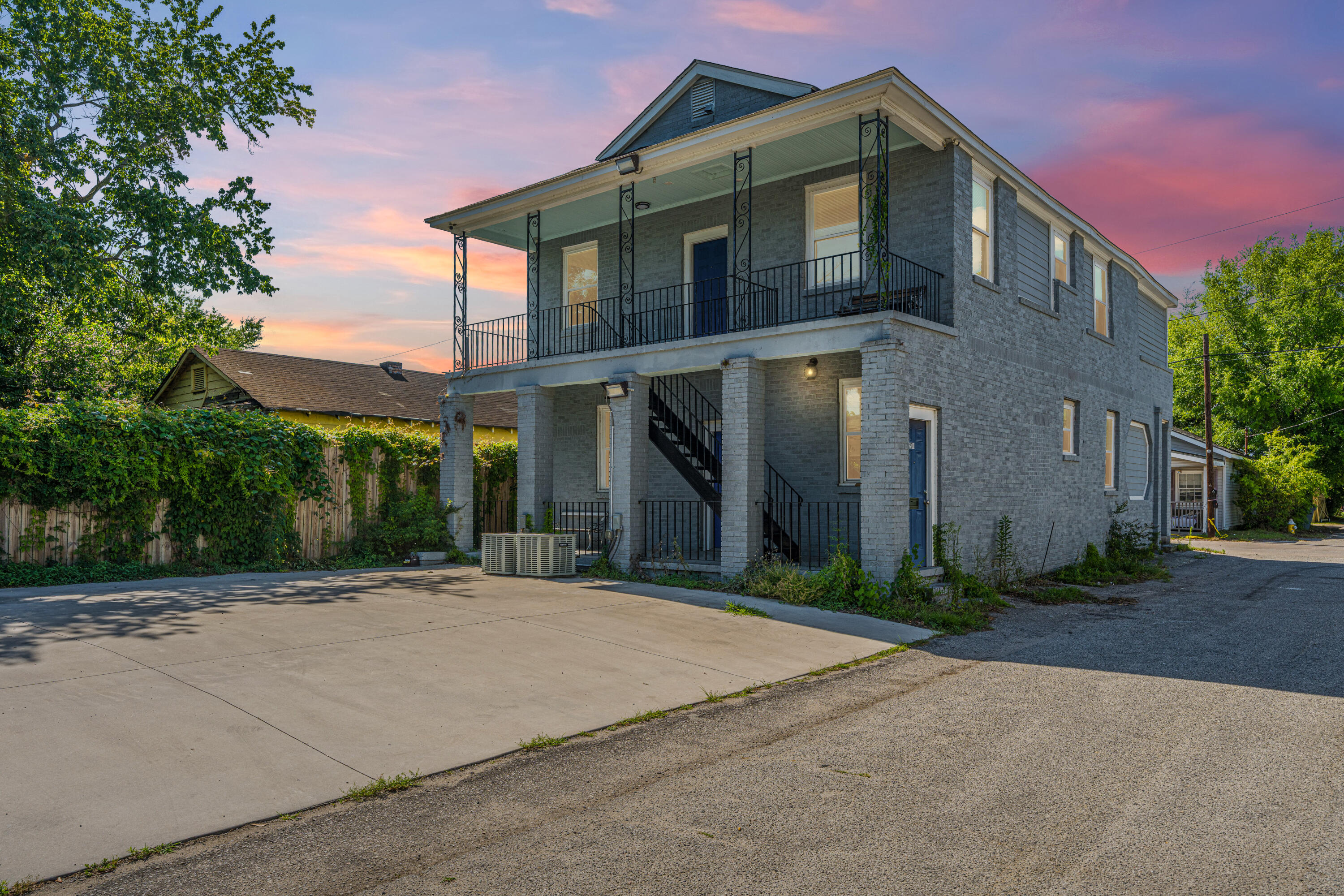 2001 Hugo Avenue # B Unit: A & B