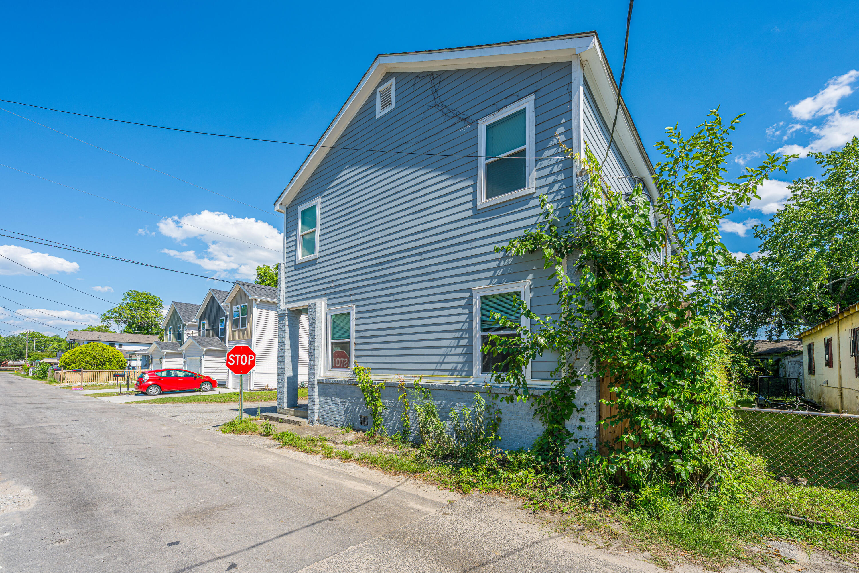 2001 Hugo Avenue # B Unit: A & B