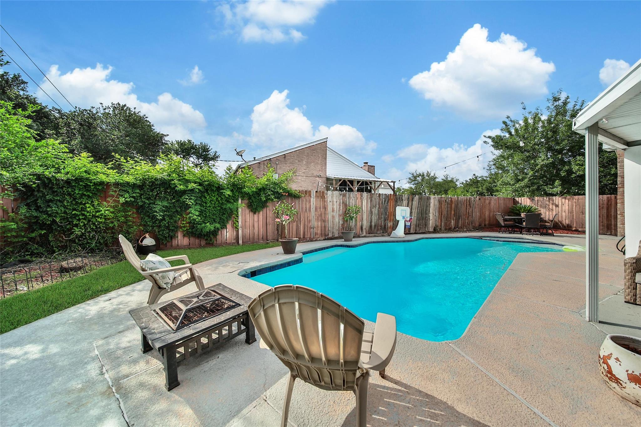 15605 Elwood Drive Drive