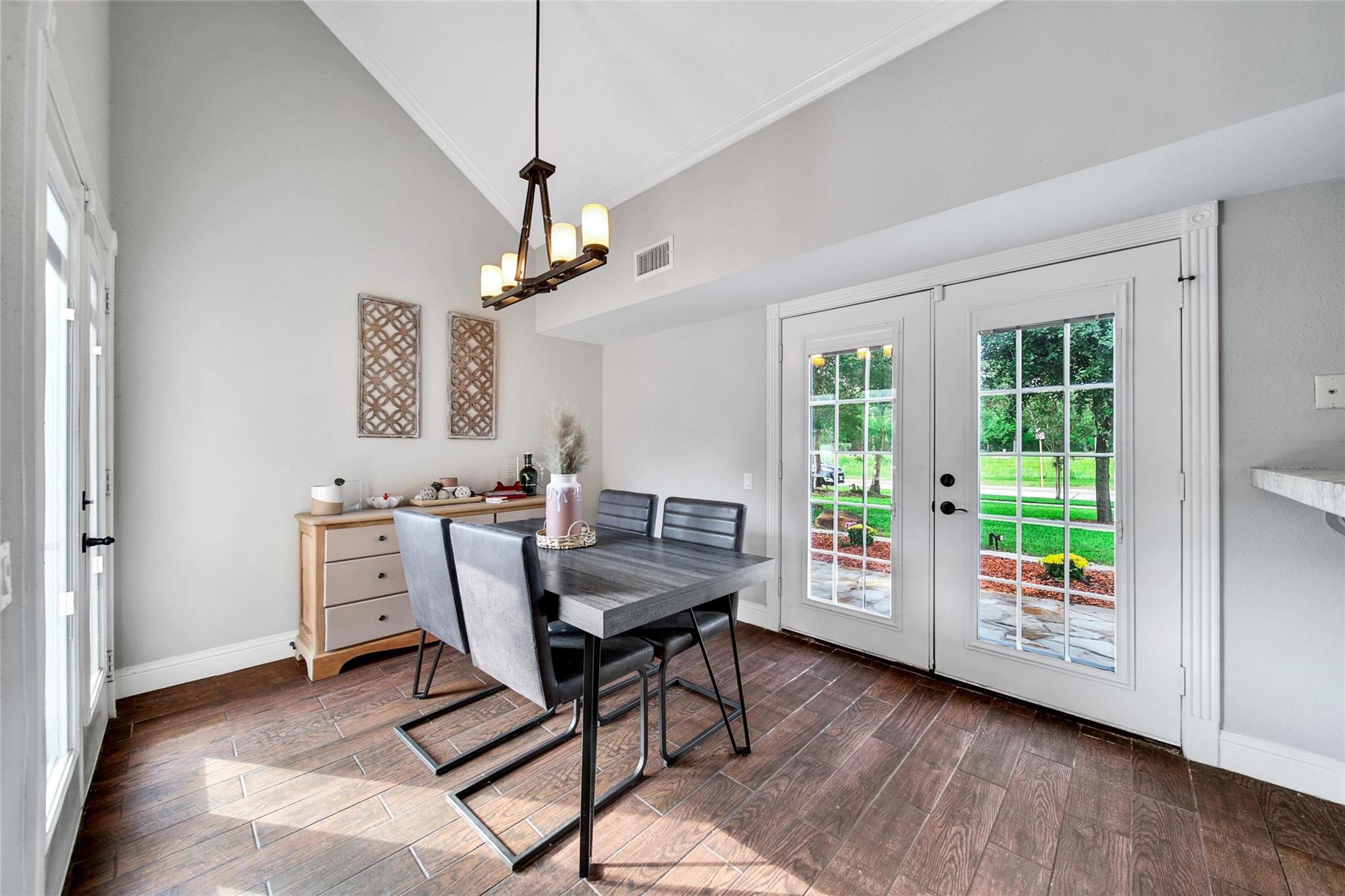 15605 Elwood Drive Drive