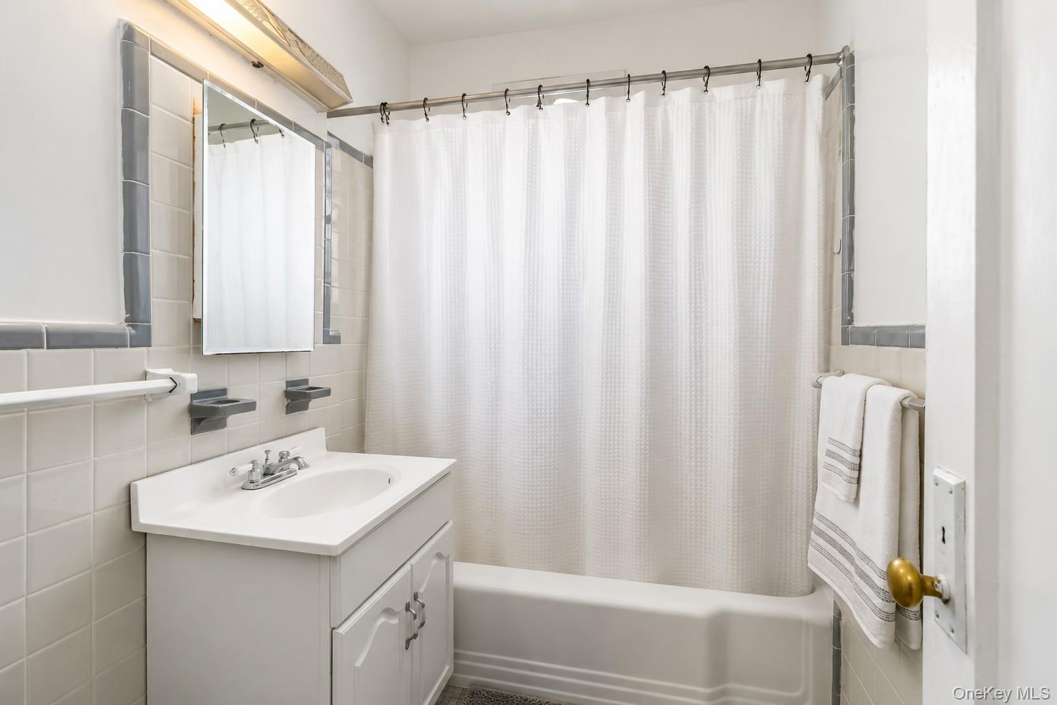 69-10 Yellowstone Boulevard Unit: 505
