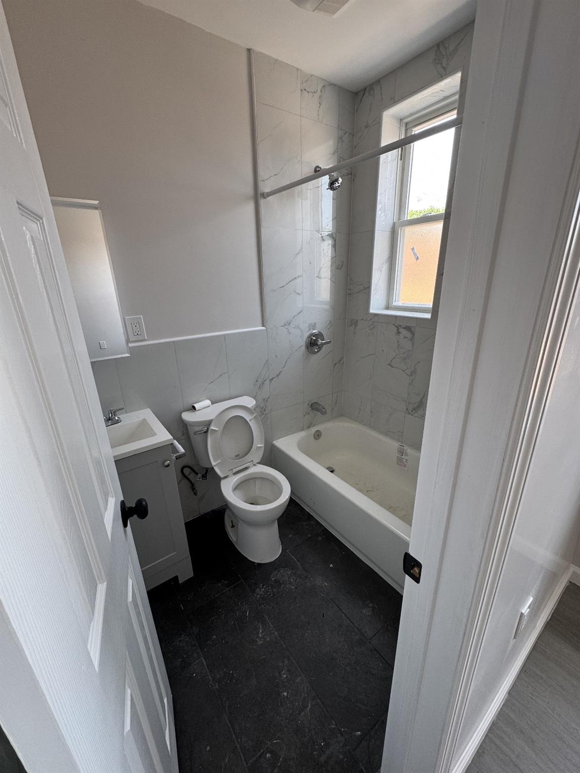 986 Rutland Road Unit: 2R