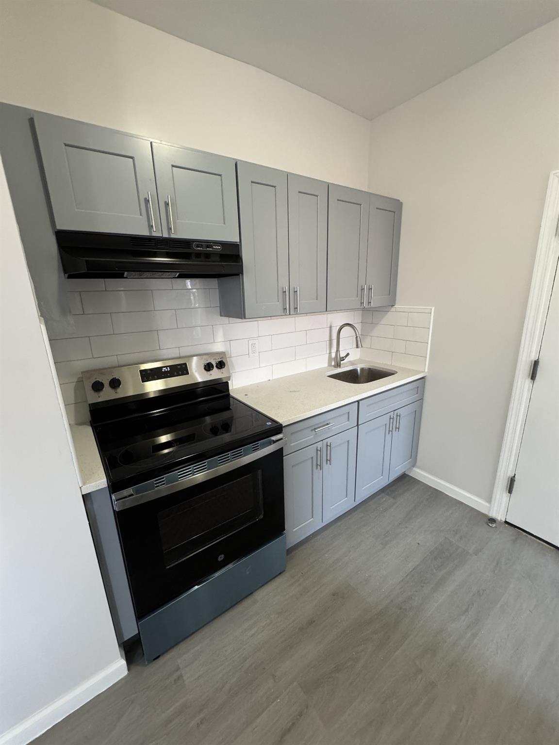 986 Rutland Road Unit: 2R