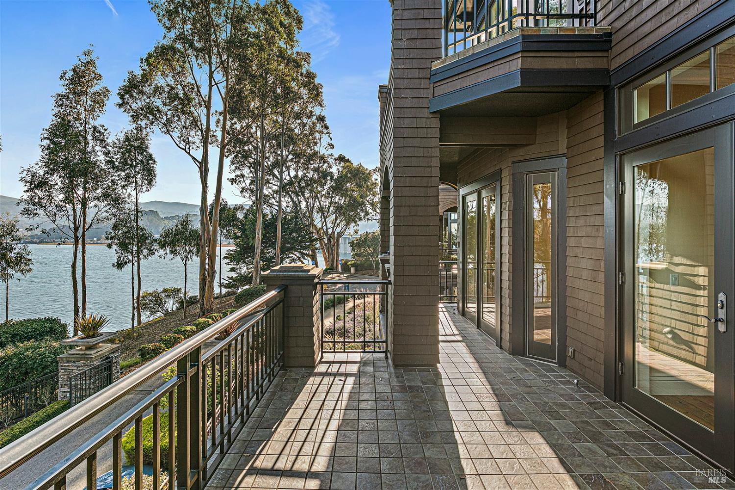 44 De Silva Island Drive