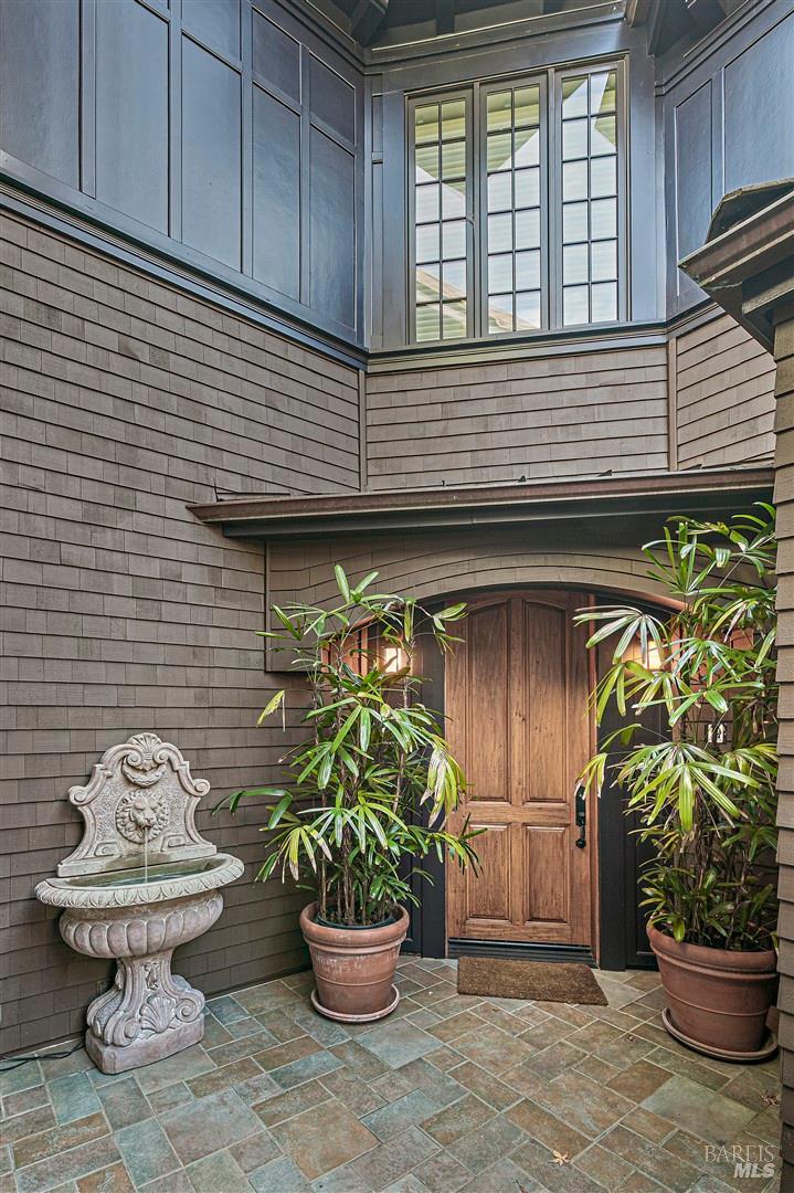 44 De Silva Island Drive