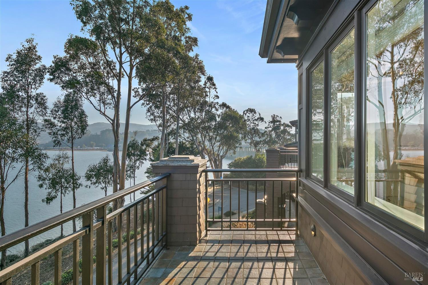 44 De Silva Island Drive