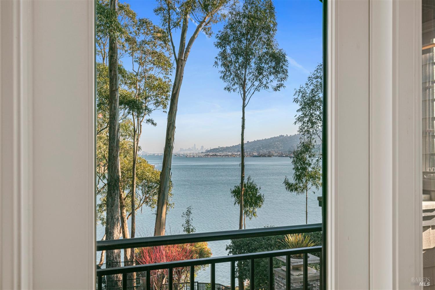 44 De Silva Island Drive