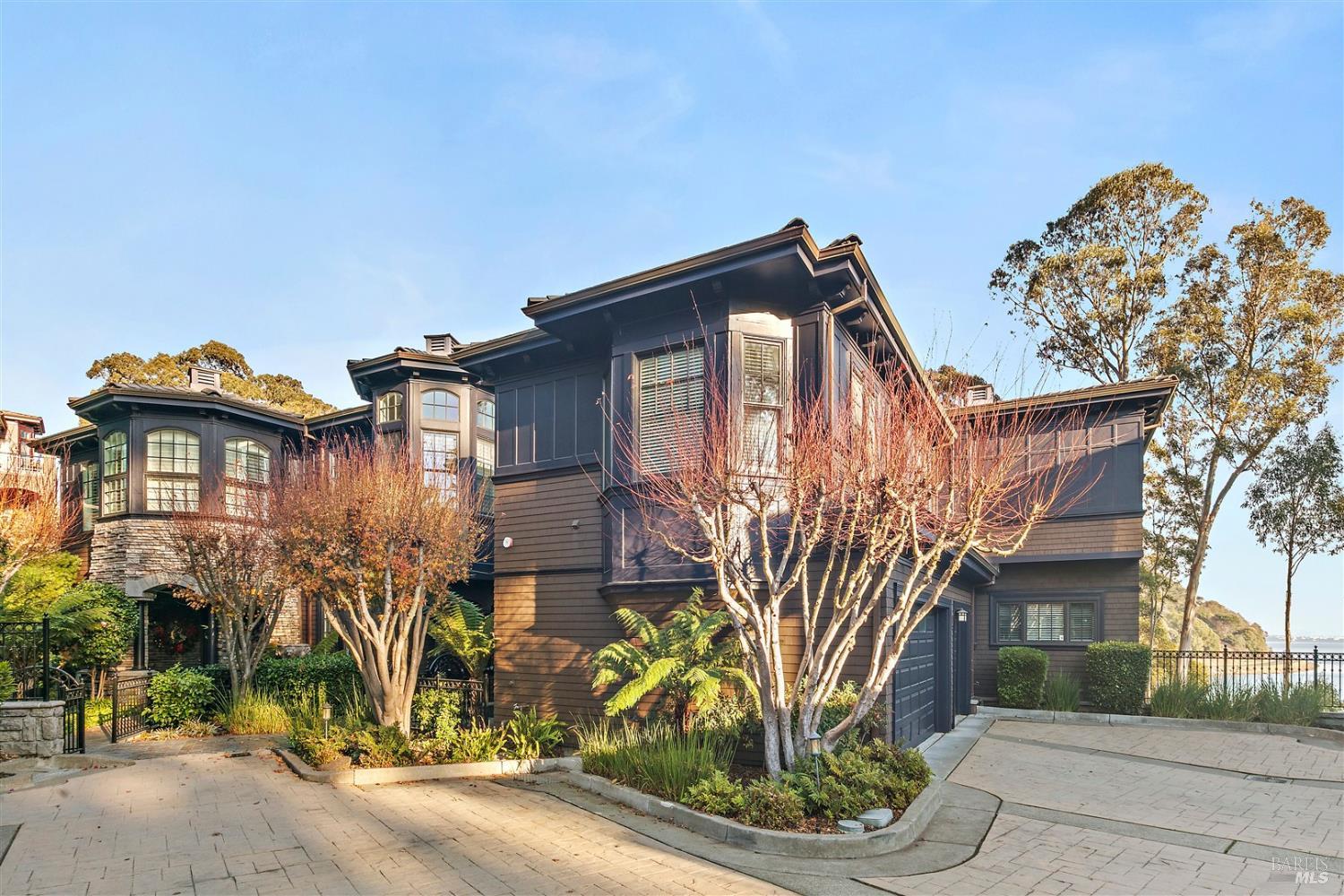44 De Silva Island Drive