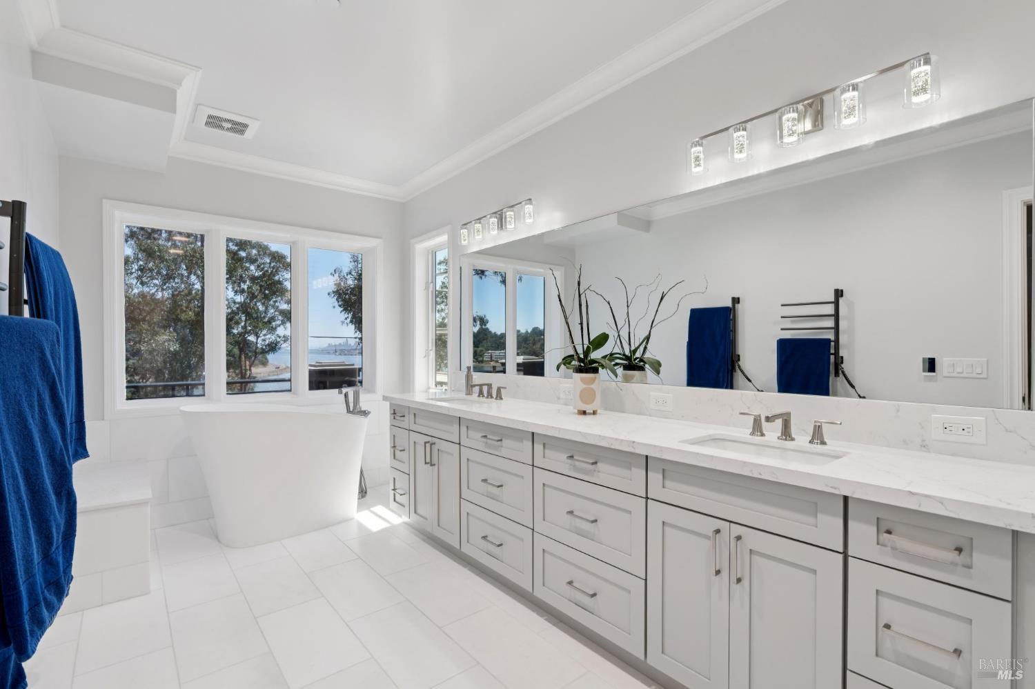 44 De Silva Island Drive