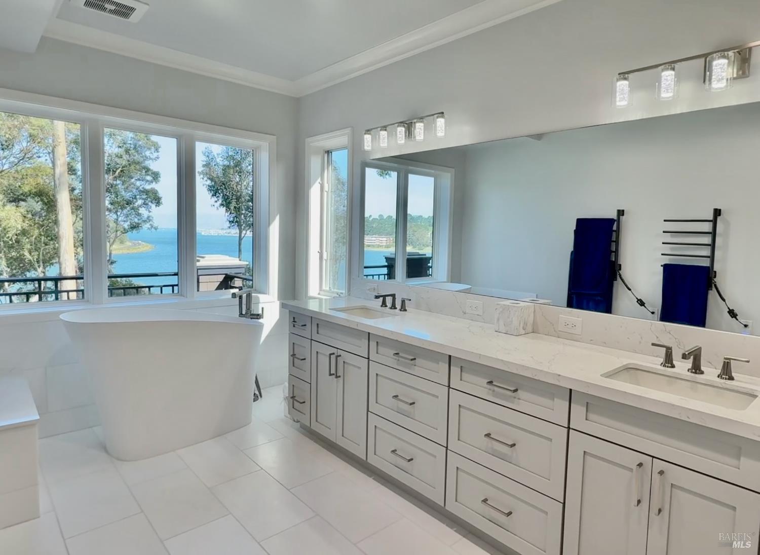 44 De Silva Island Drive