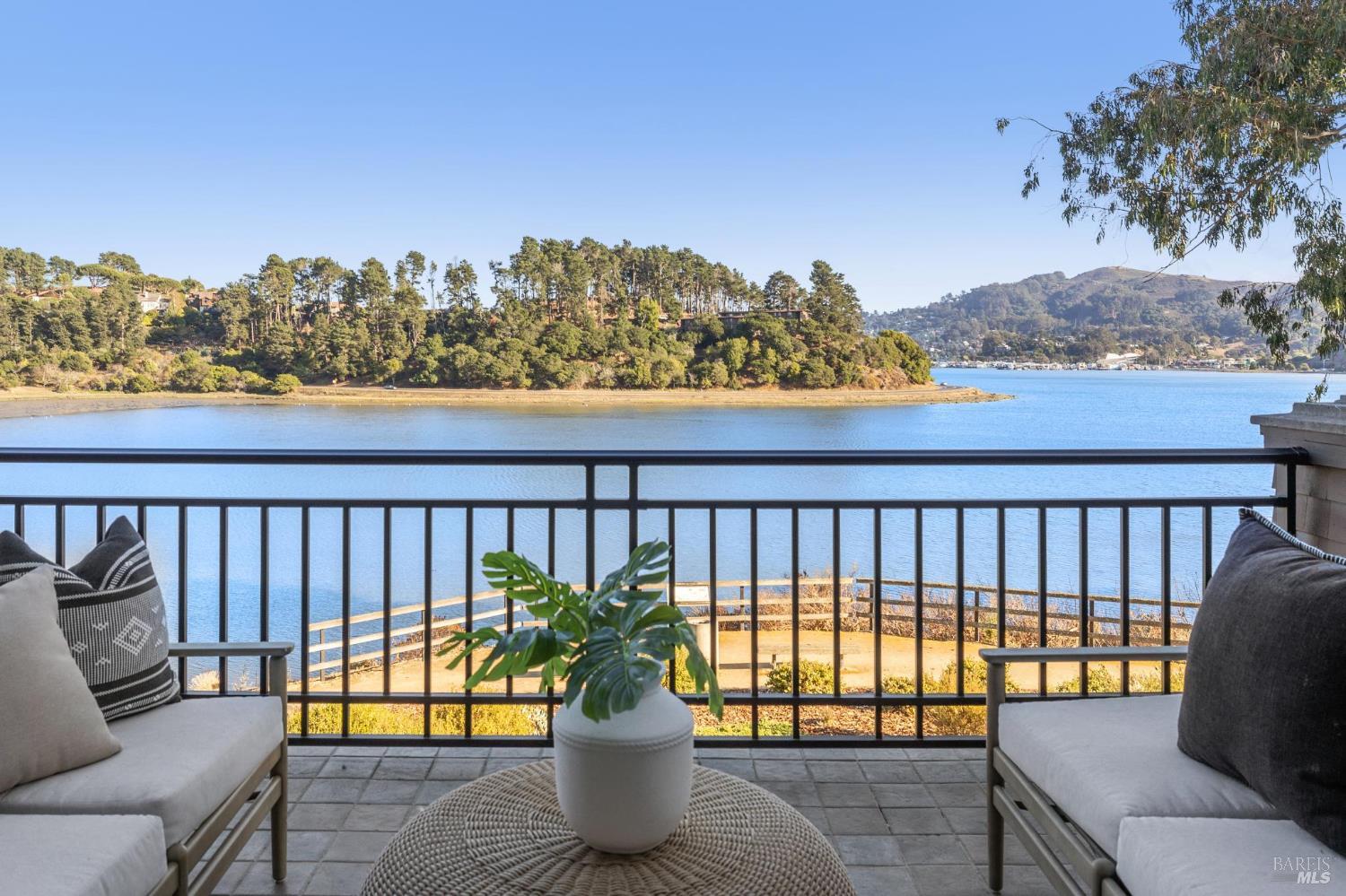 84 De Silva Island Drive