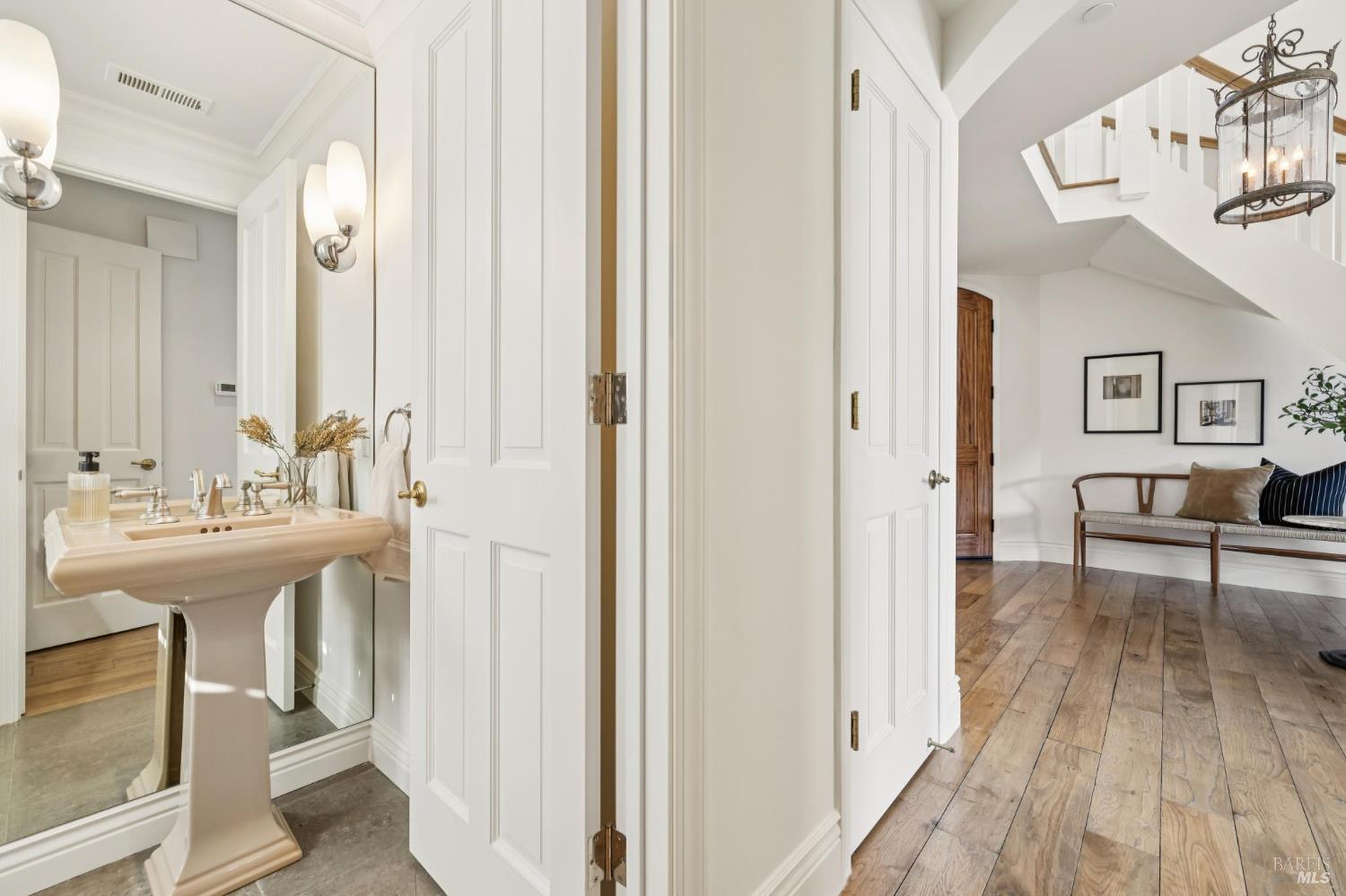 84 De Silva Island Drive