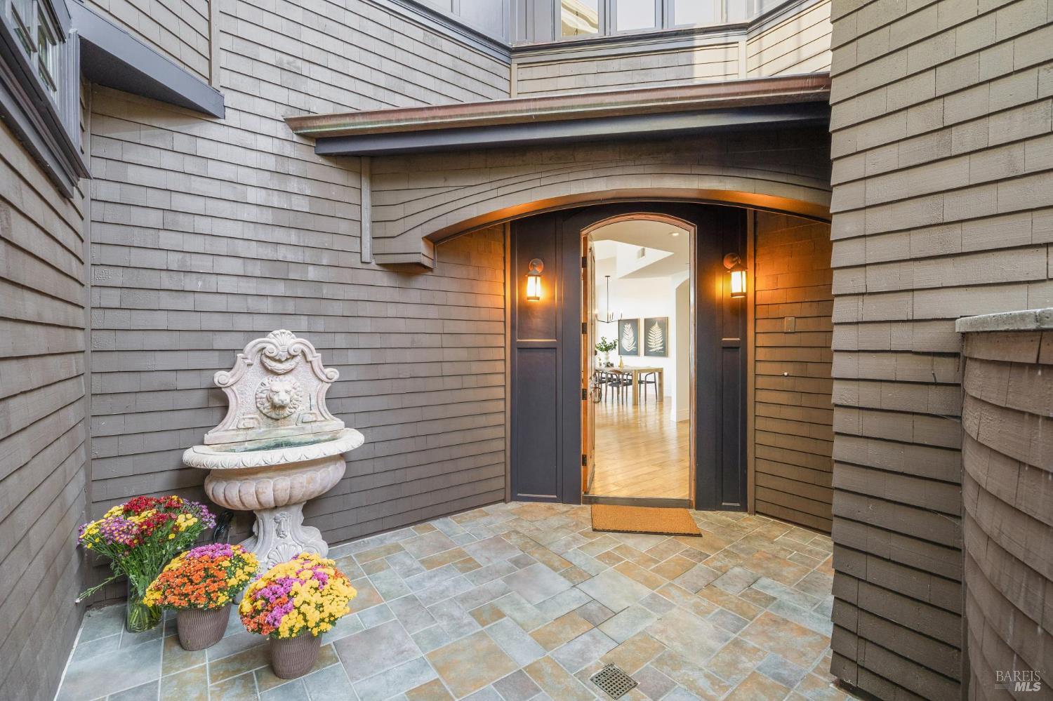 84 De Silva Island Drive