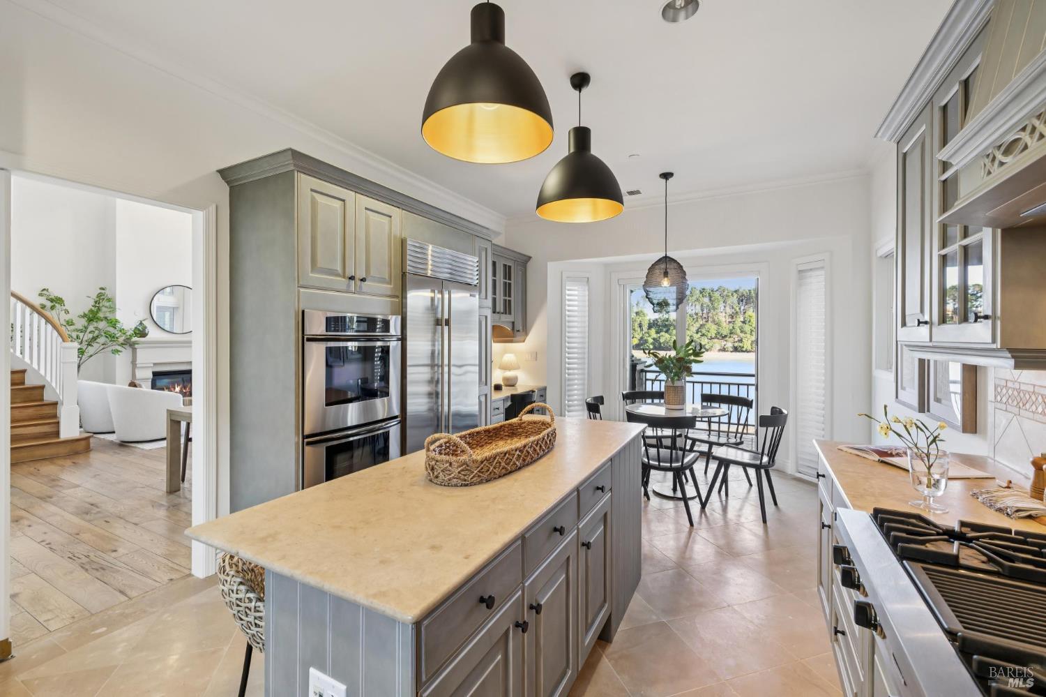 84 De Silva Island Drive