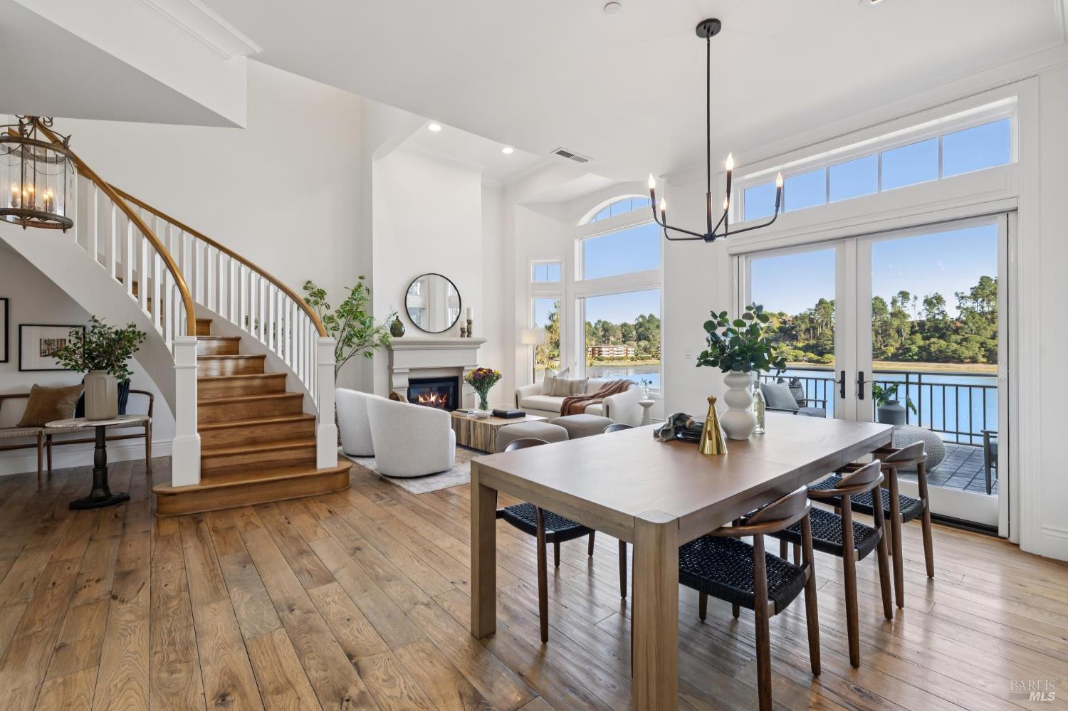84 De Silva Island Drive