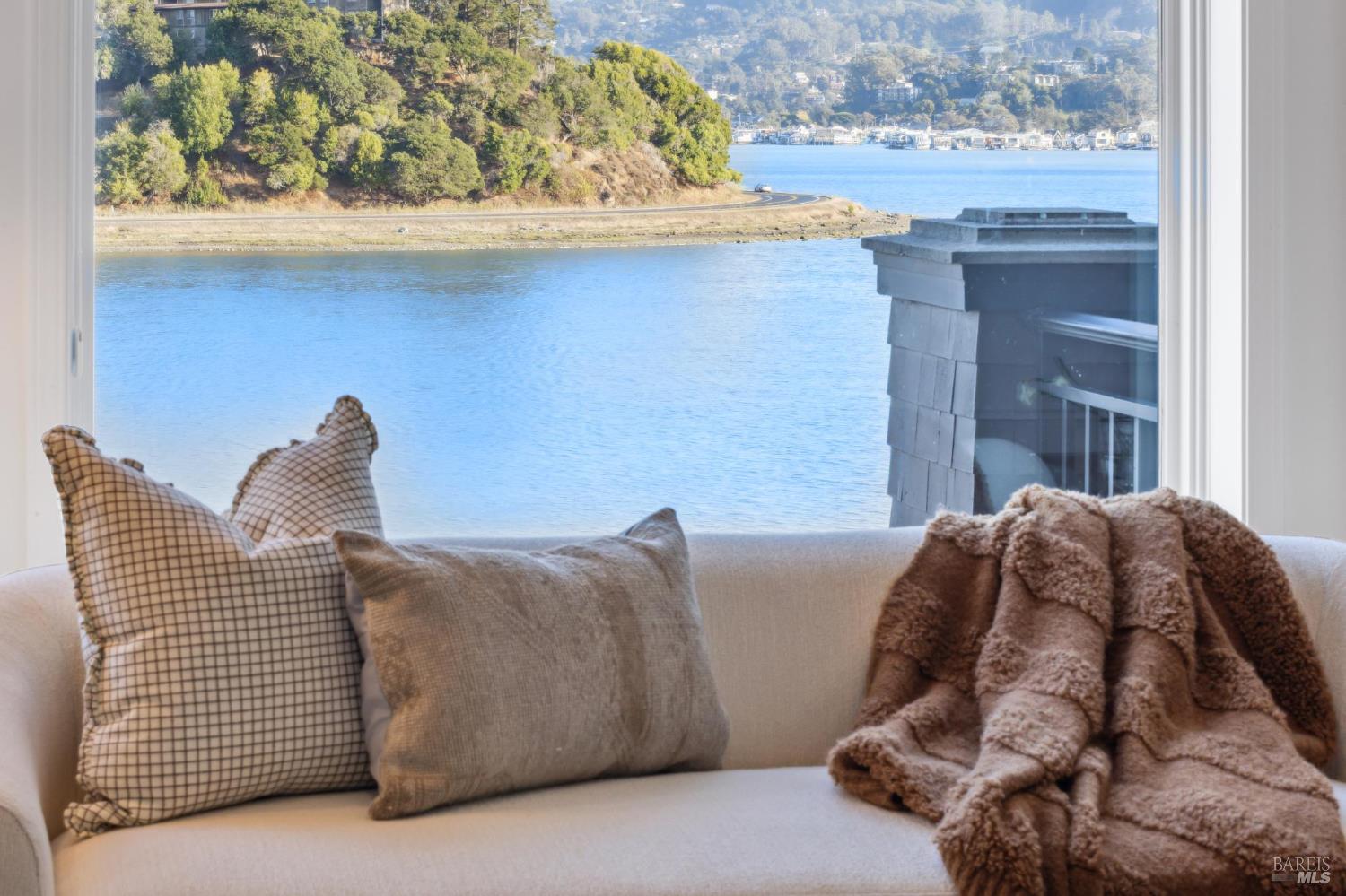 84 De Silva Island Drive