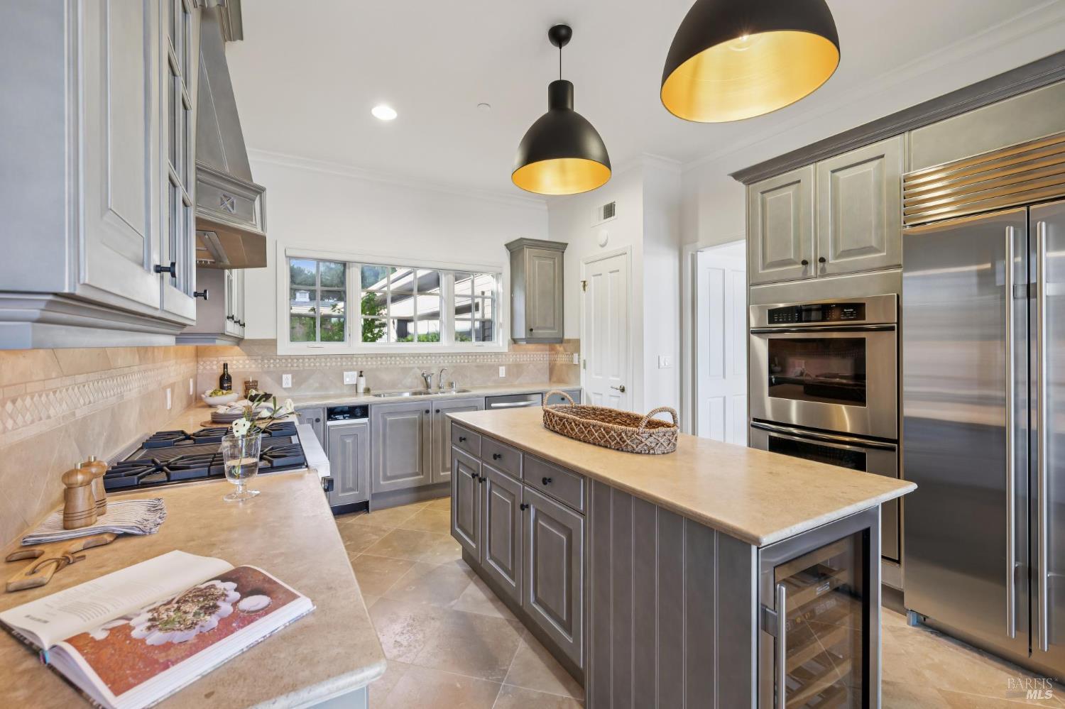 84 De Silva Island Drive