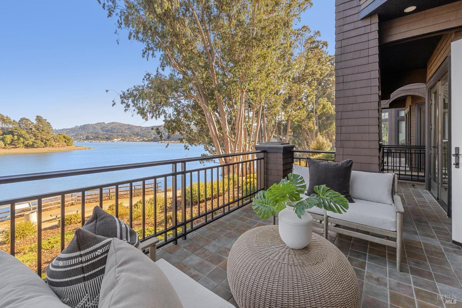 84 De Silva Island Drive